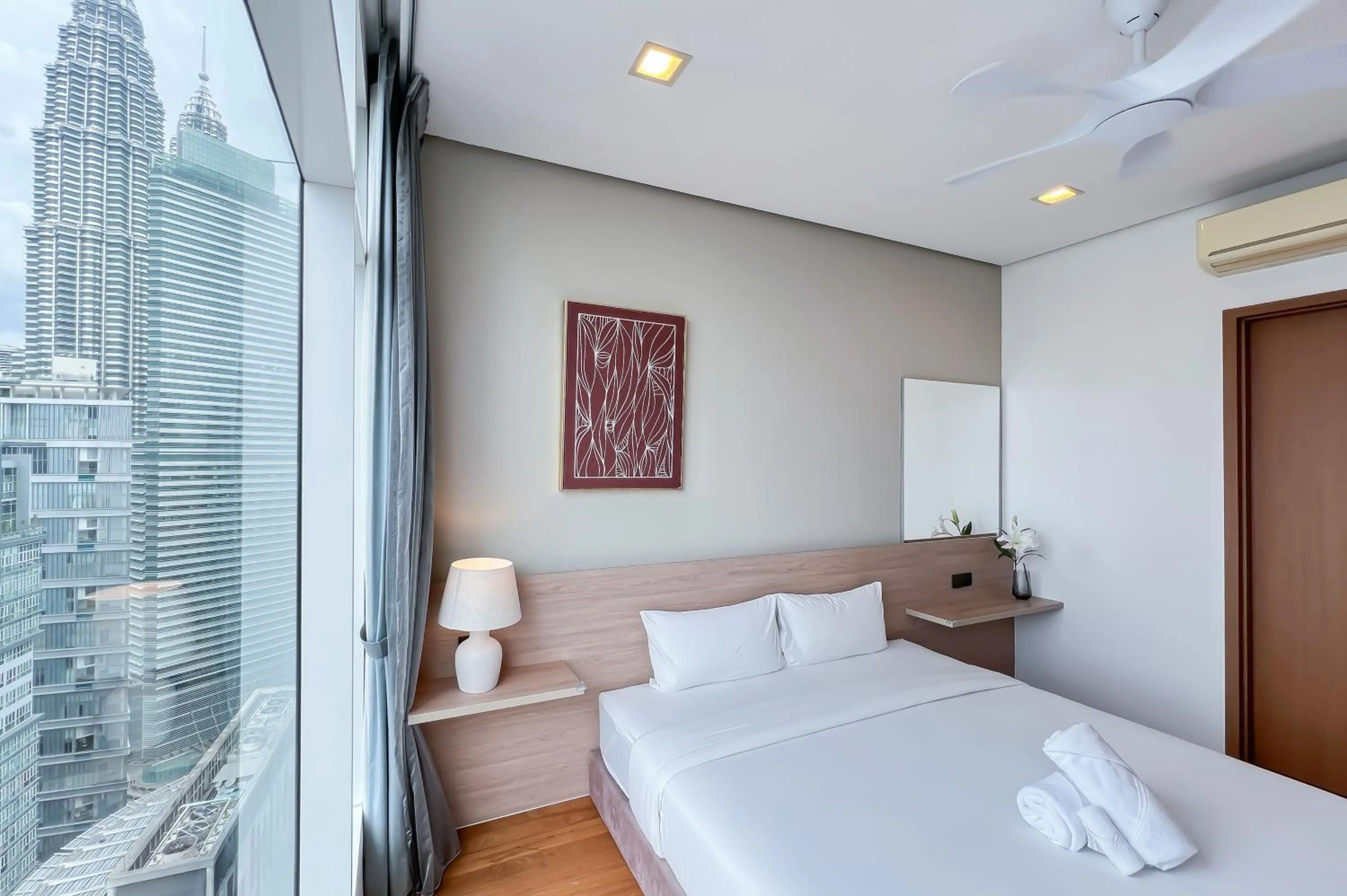 Bedroom, Bed in Soho Suites KLCC by Leala