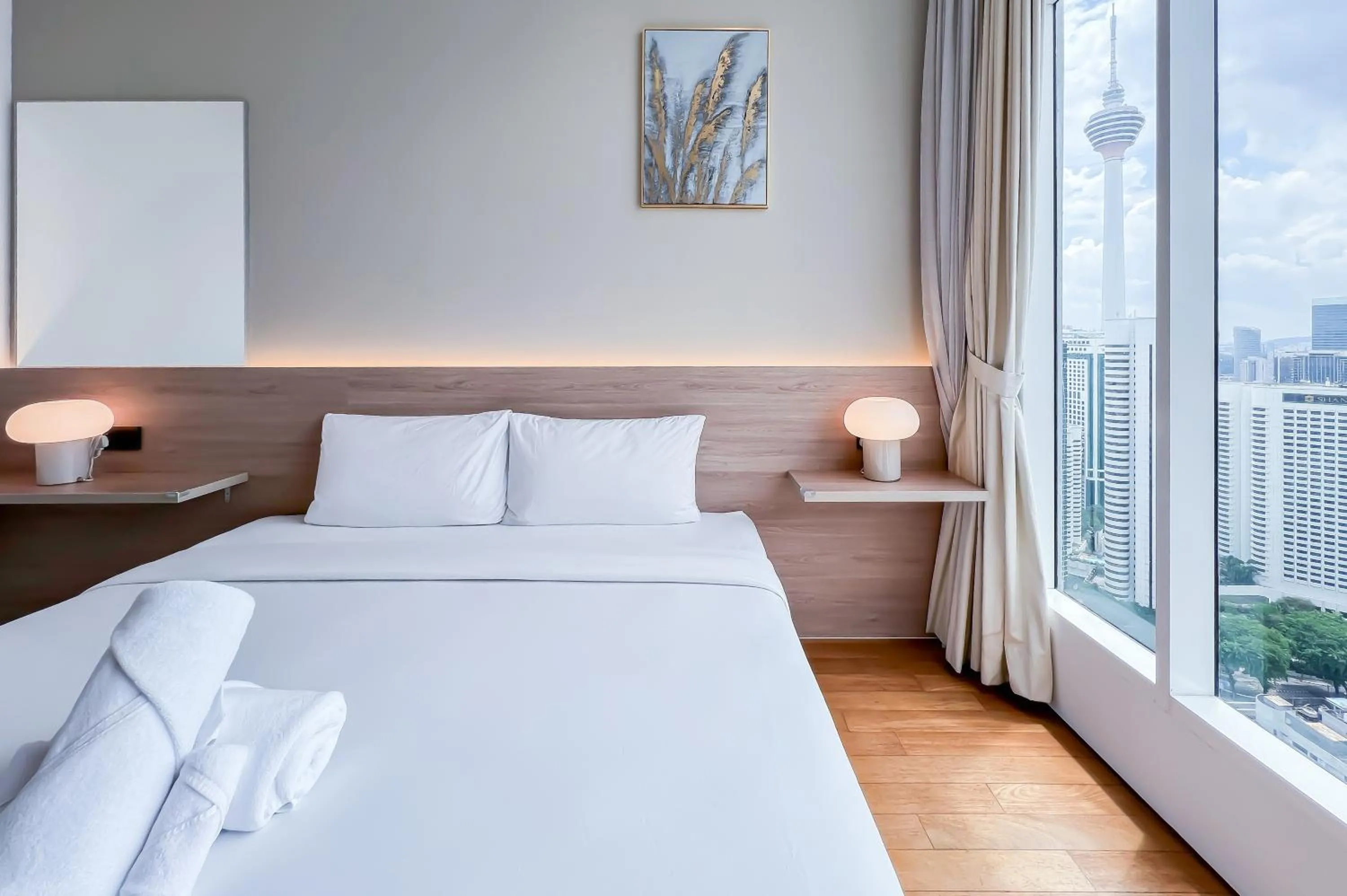 Bedroom, Bed in Soho Suites KLCC by Leala