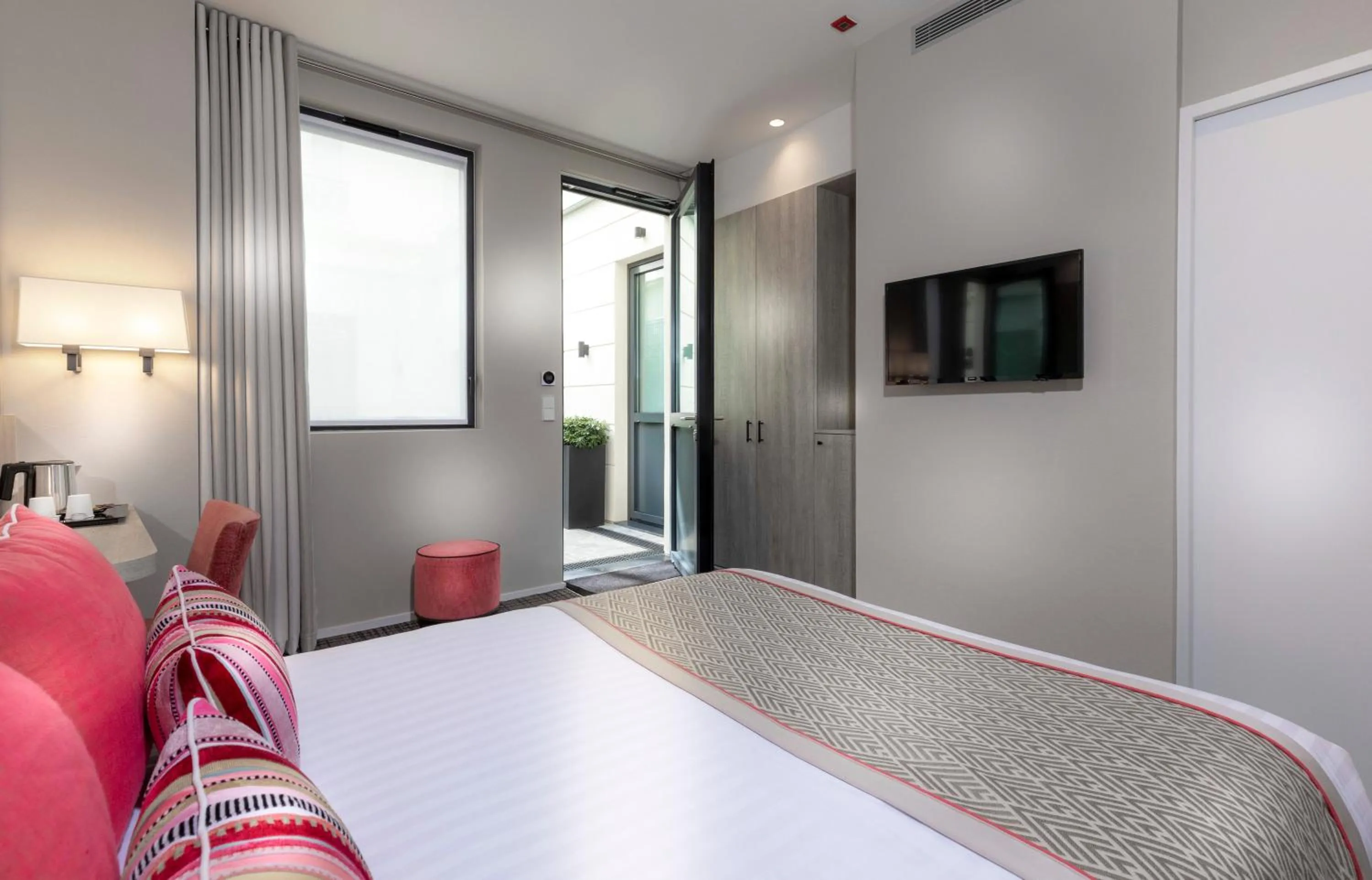 Bedroom, Bed in Montfleuri