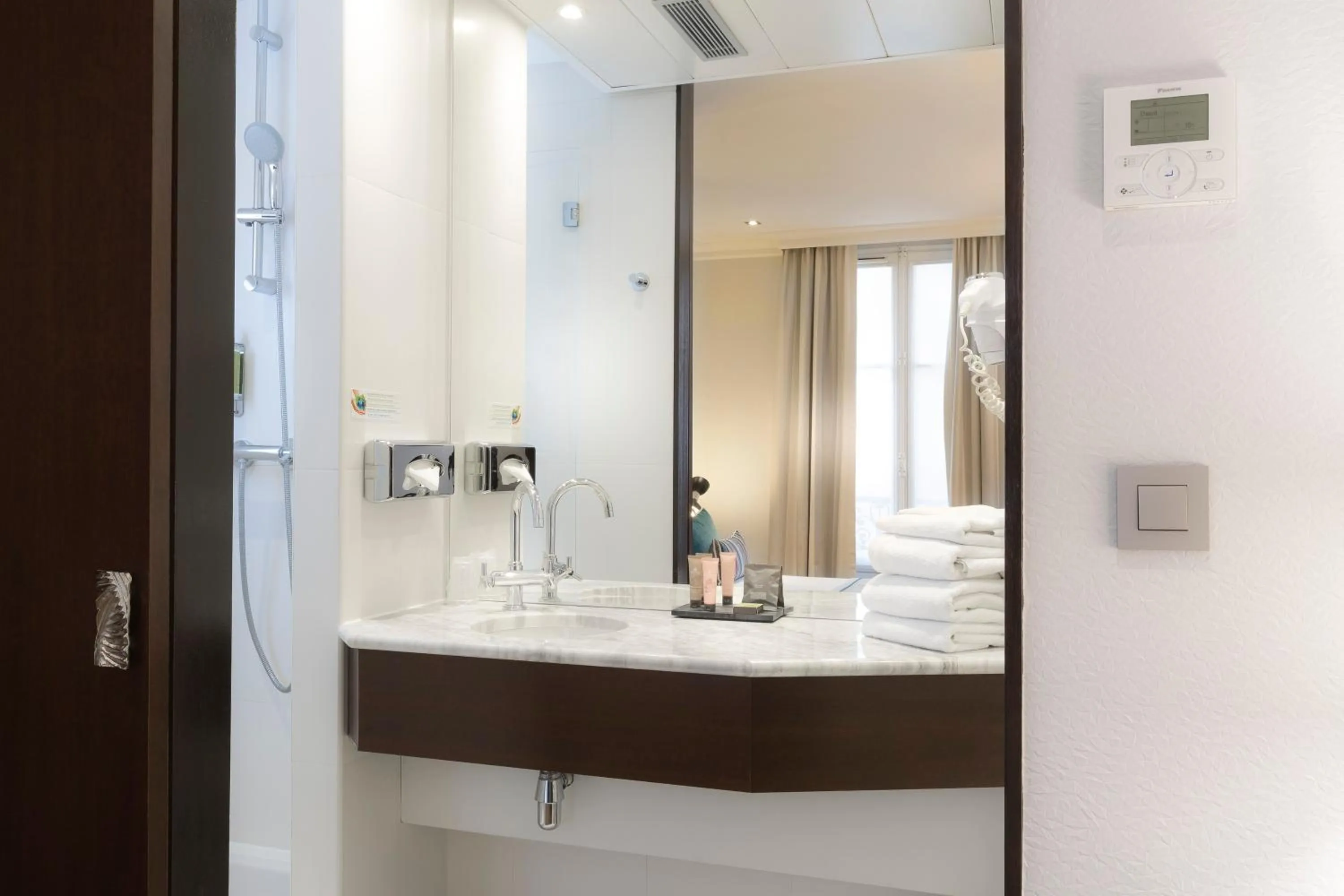 Bathroom in Montfleuri