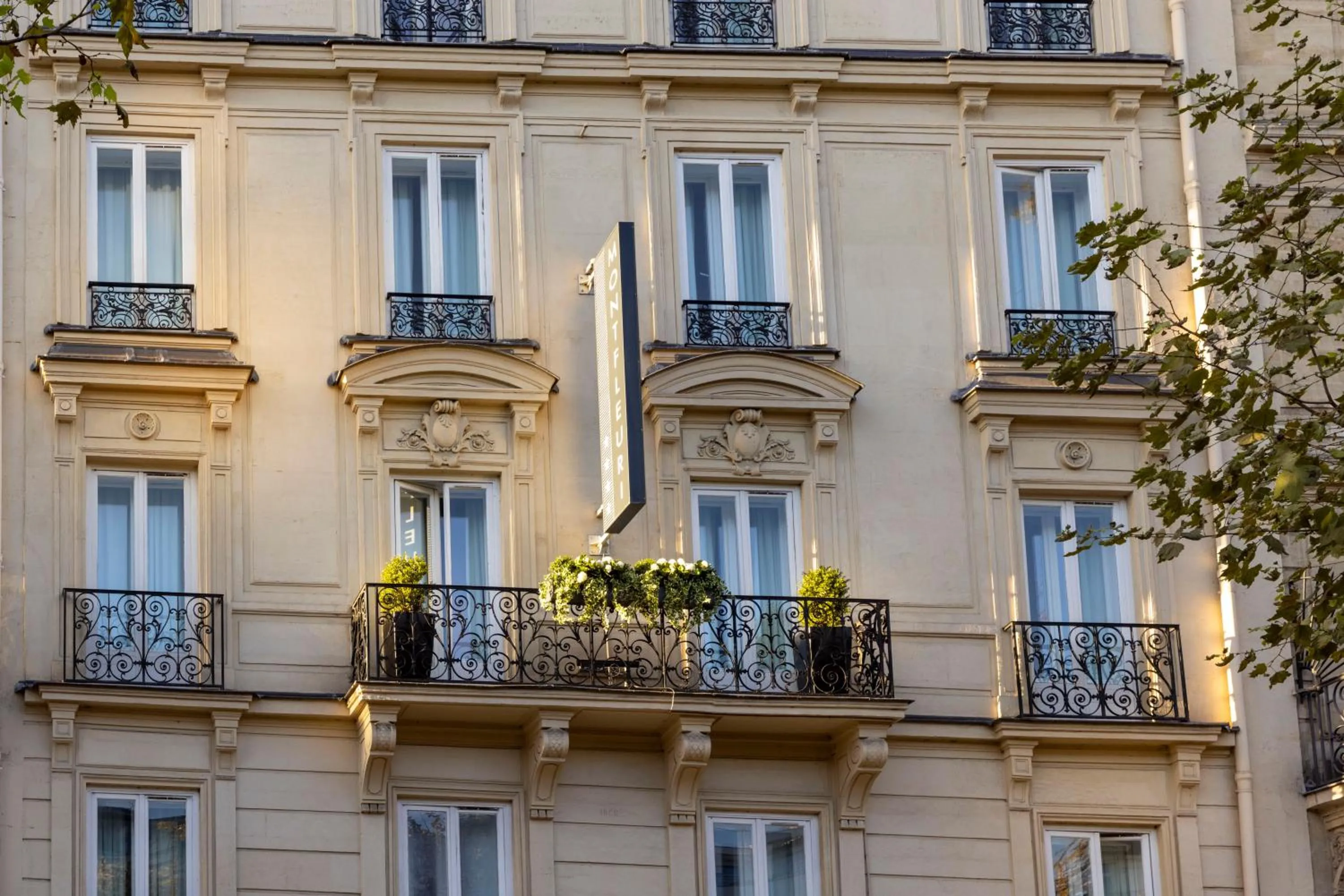 Facade/entrance in Montfleuri