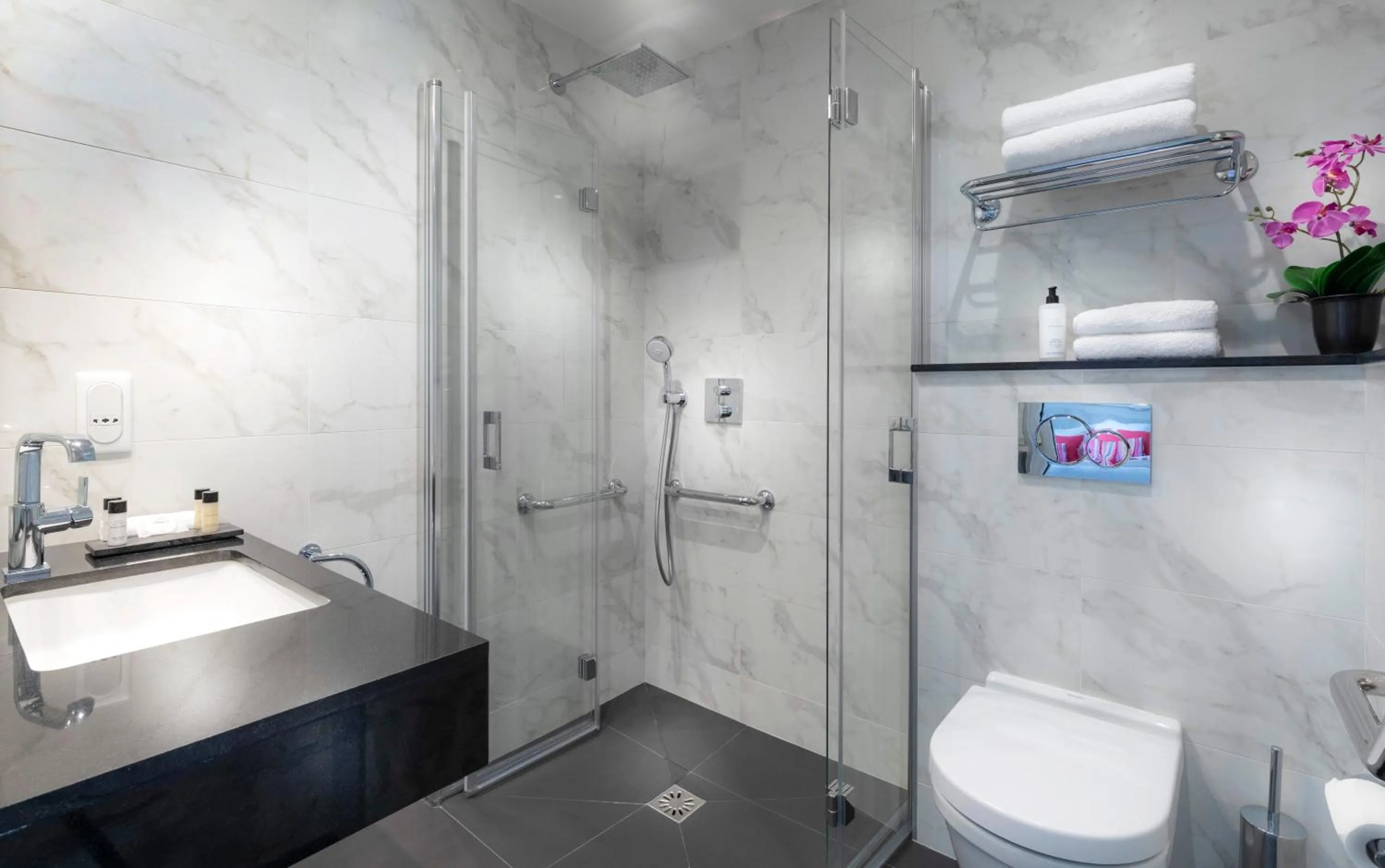 Bathroom in Montfleuri