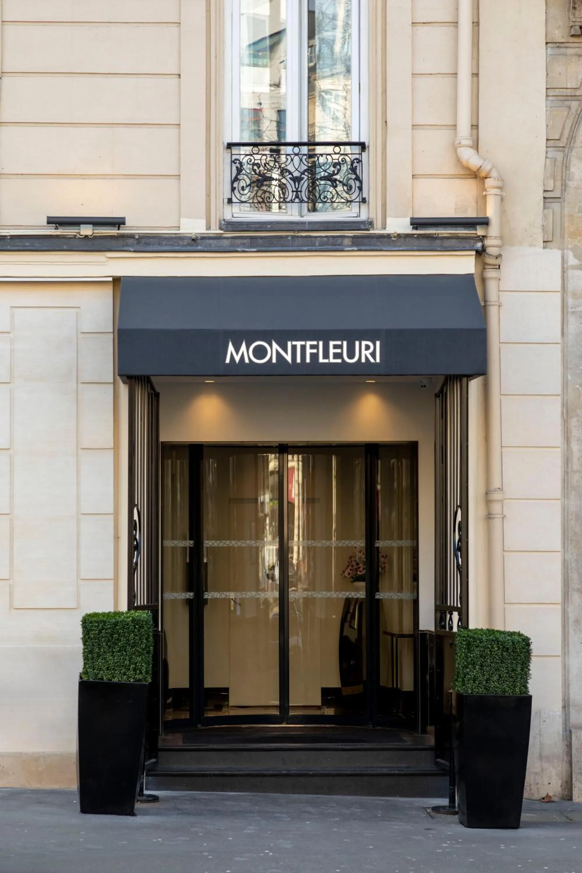 Facade/entrance in Montfleuri