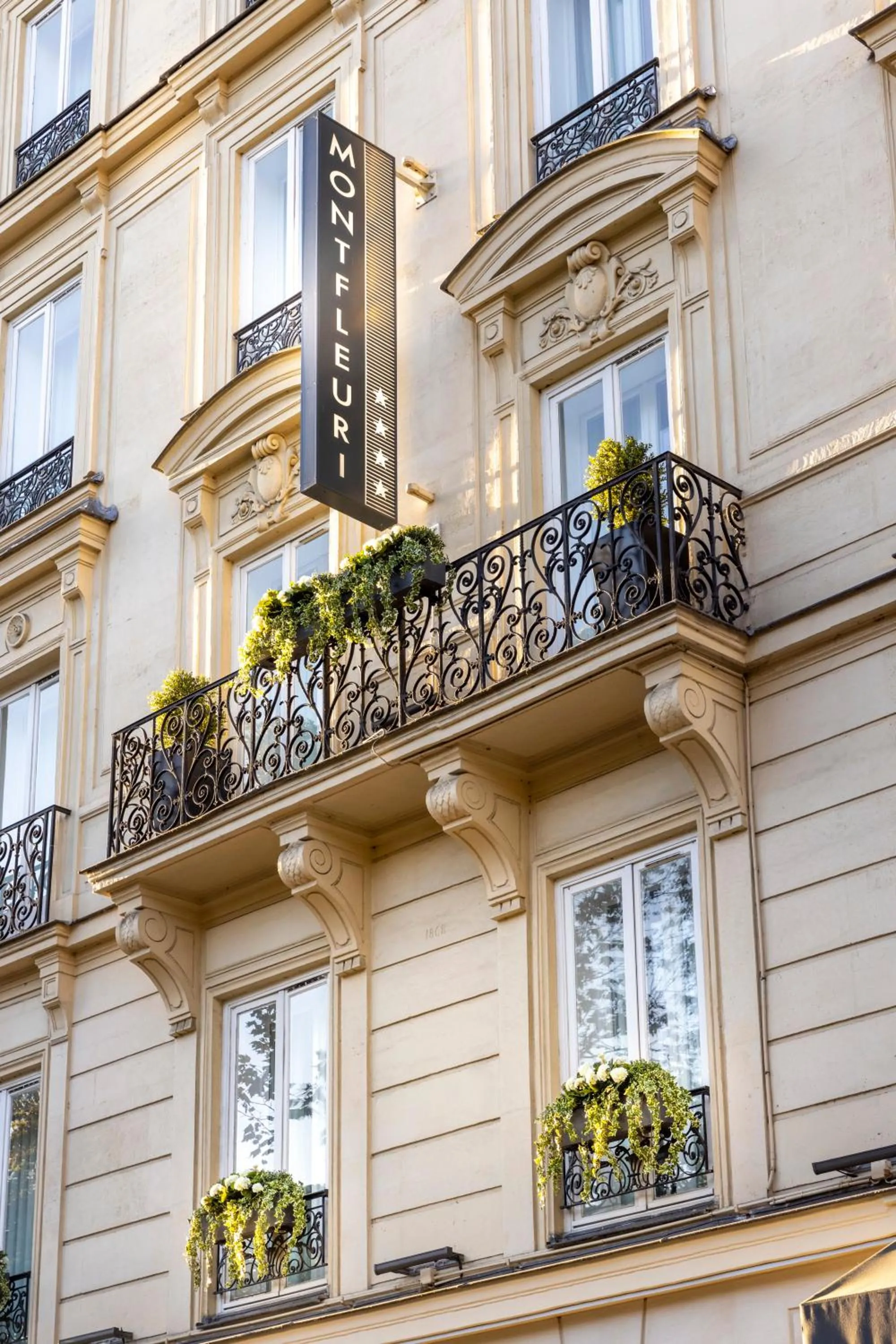 Facade/entrance in Montfleuri