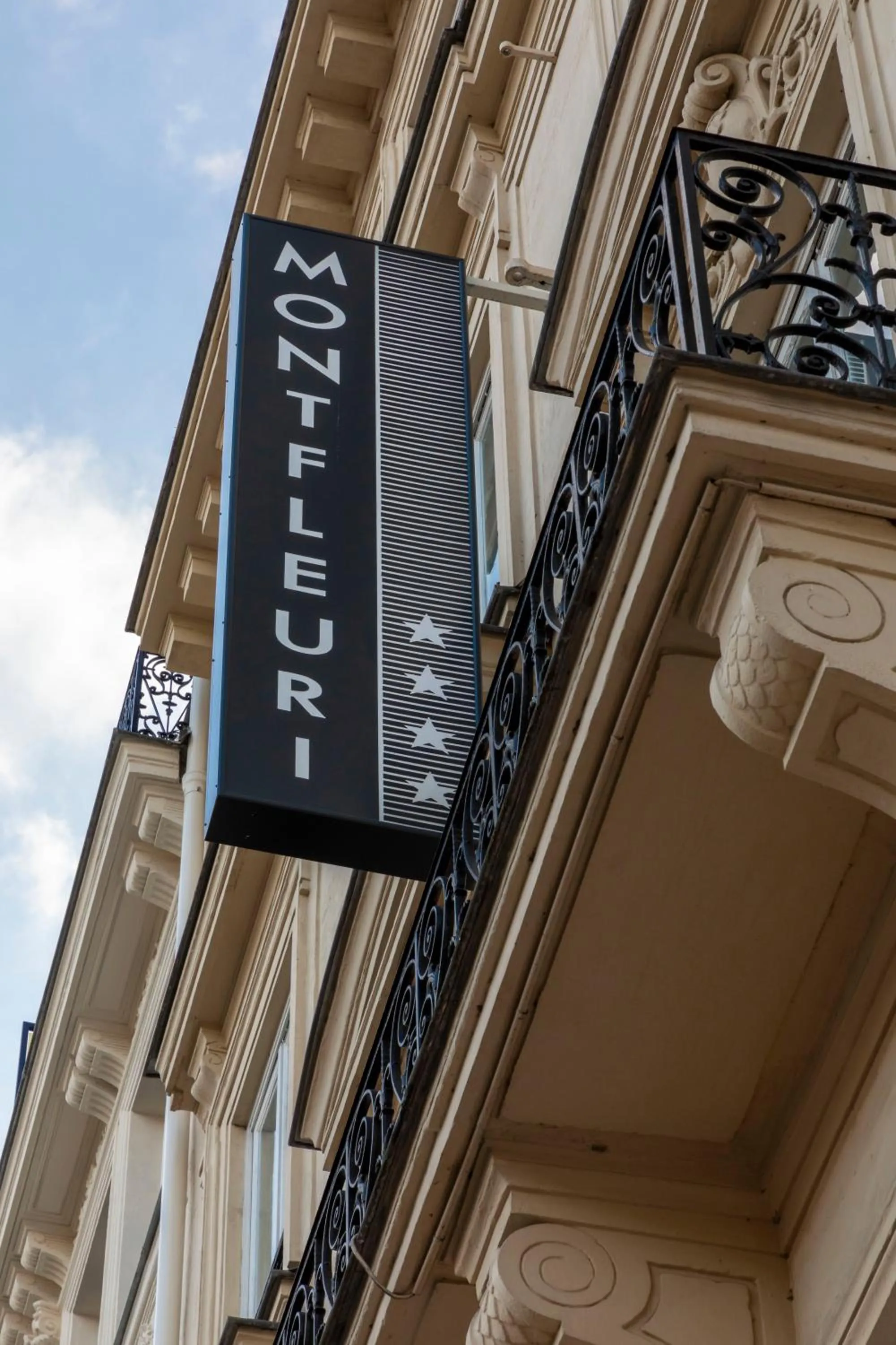 Facade/entrance in Montfleuri