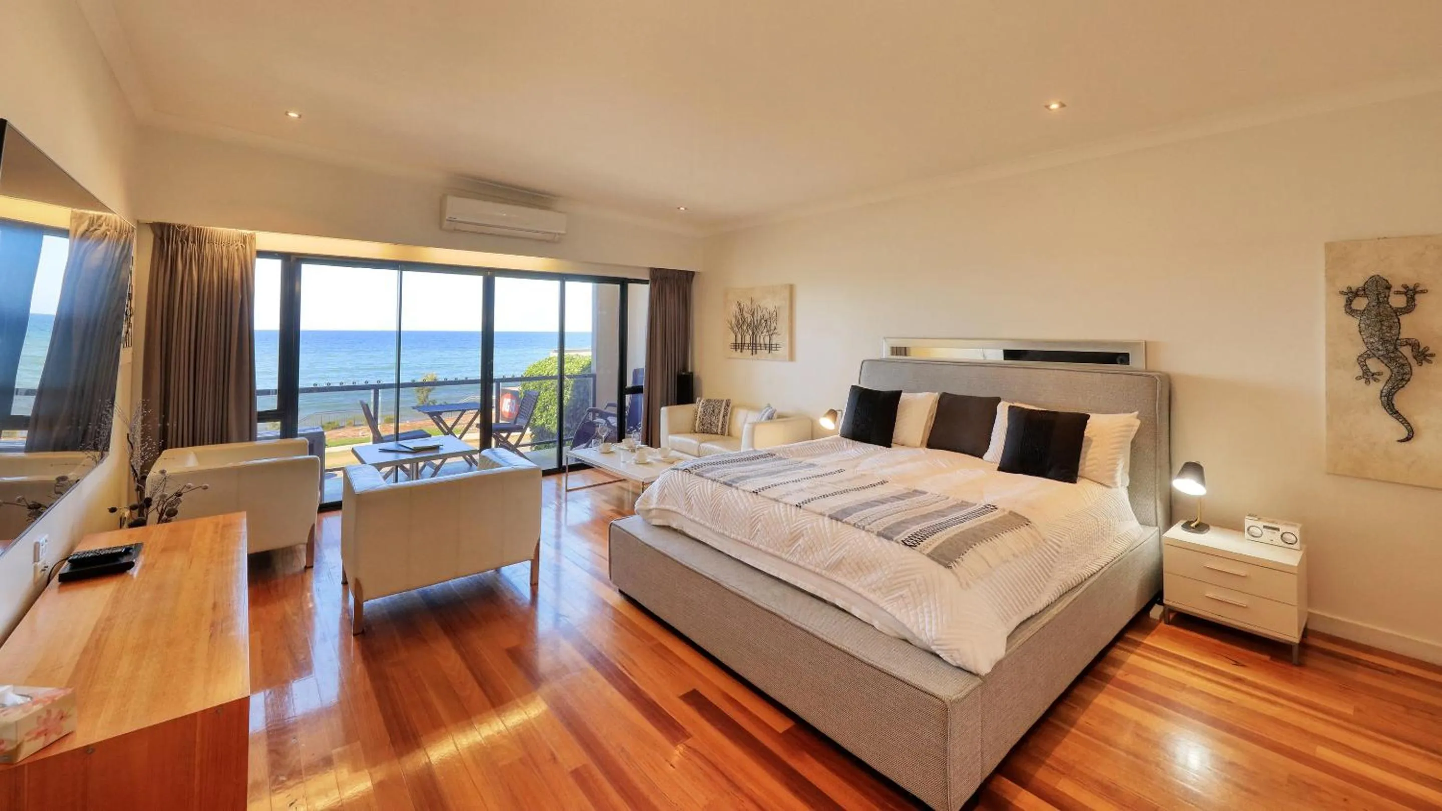 Bed in The Madsen Boutique Hotel