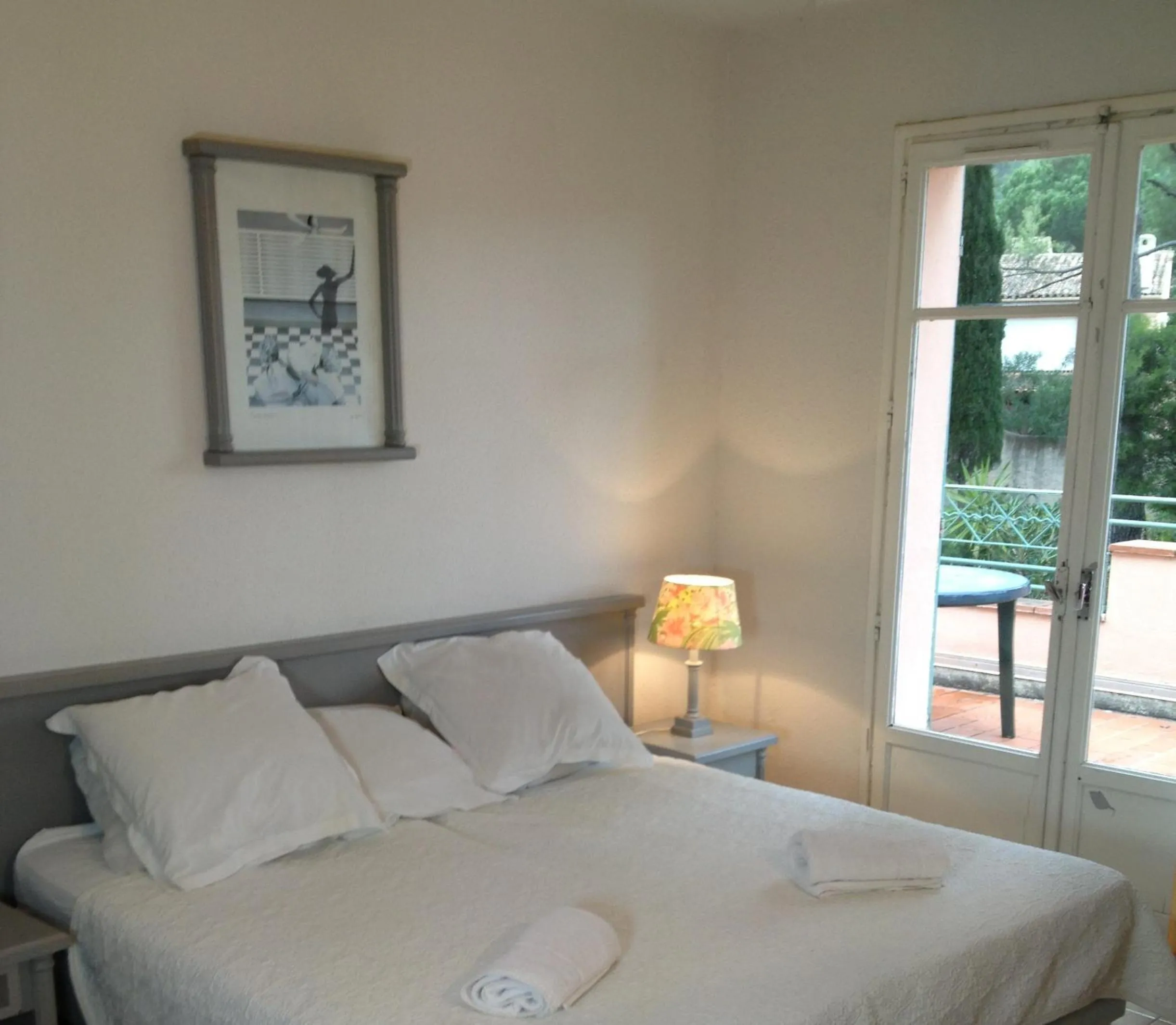 Photo of the whole room, Bed in Hôtel De La Mer