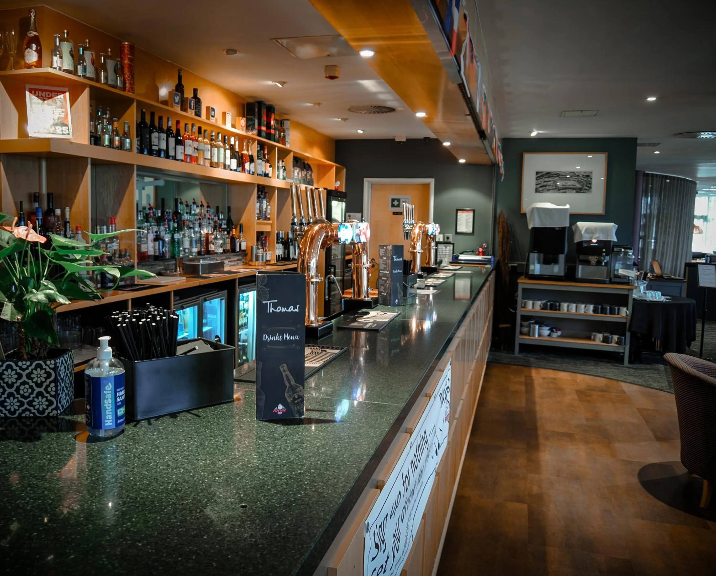 Lounge or bar in Future Inn Cardiff Bay