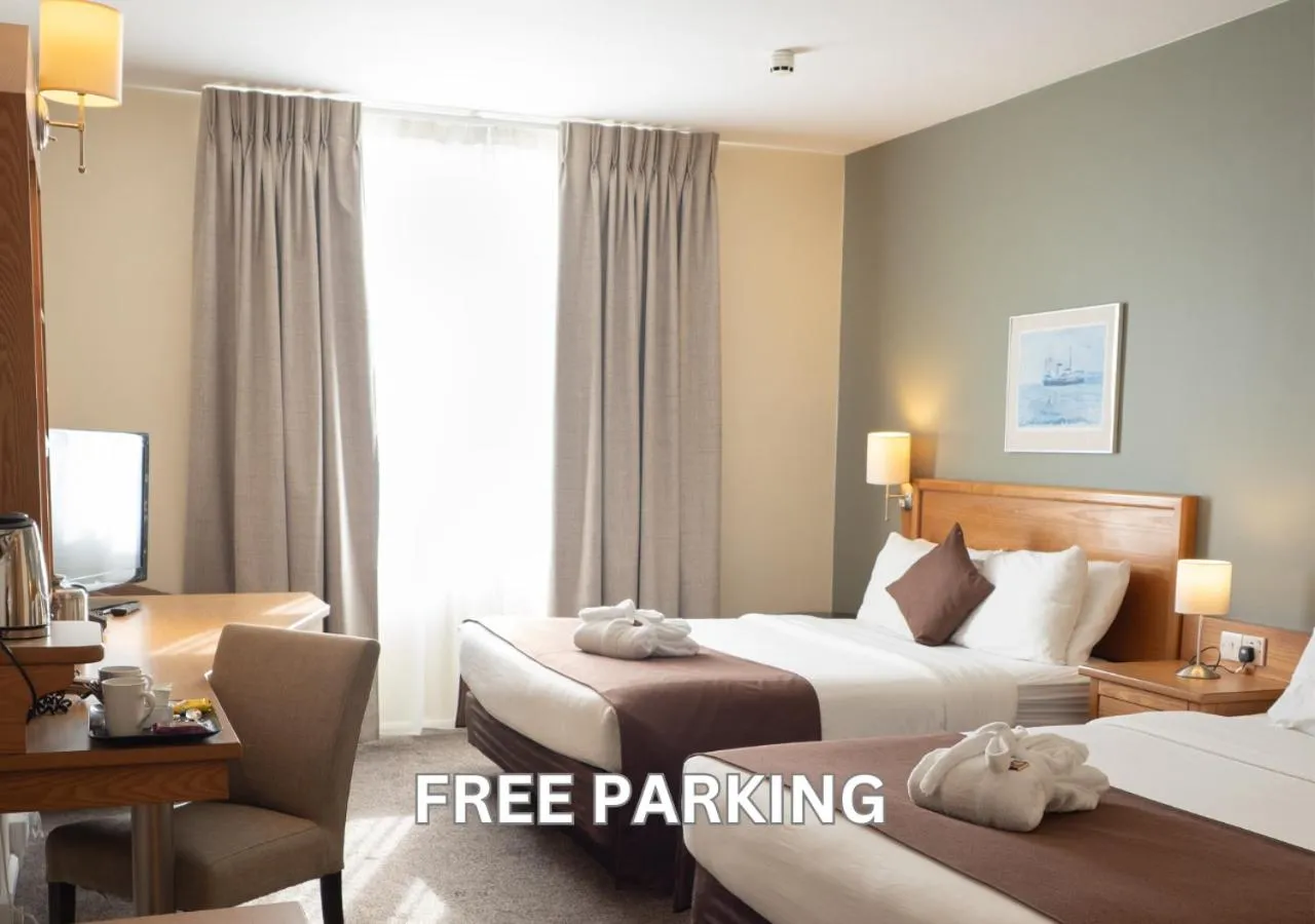 Bedroom, Bed in Future Inn Cardiff Bay