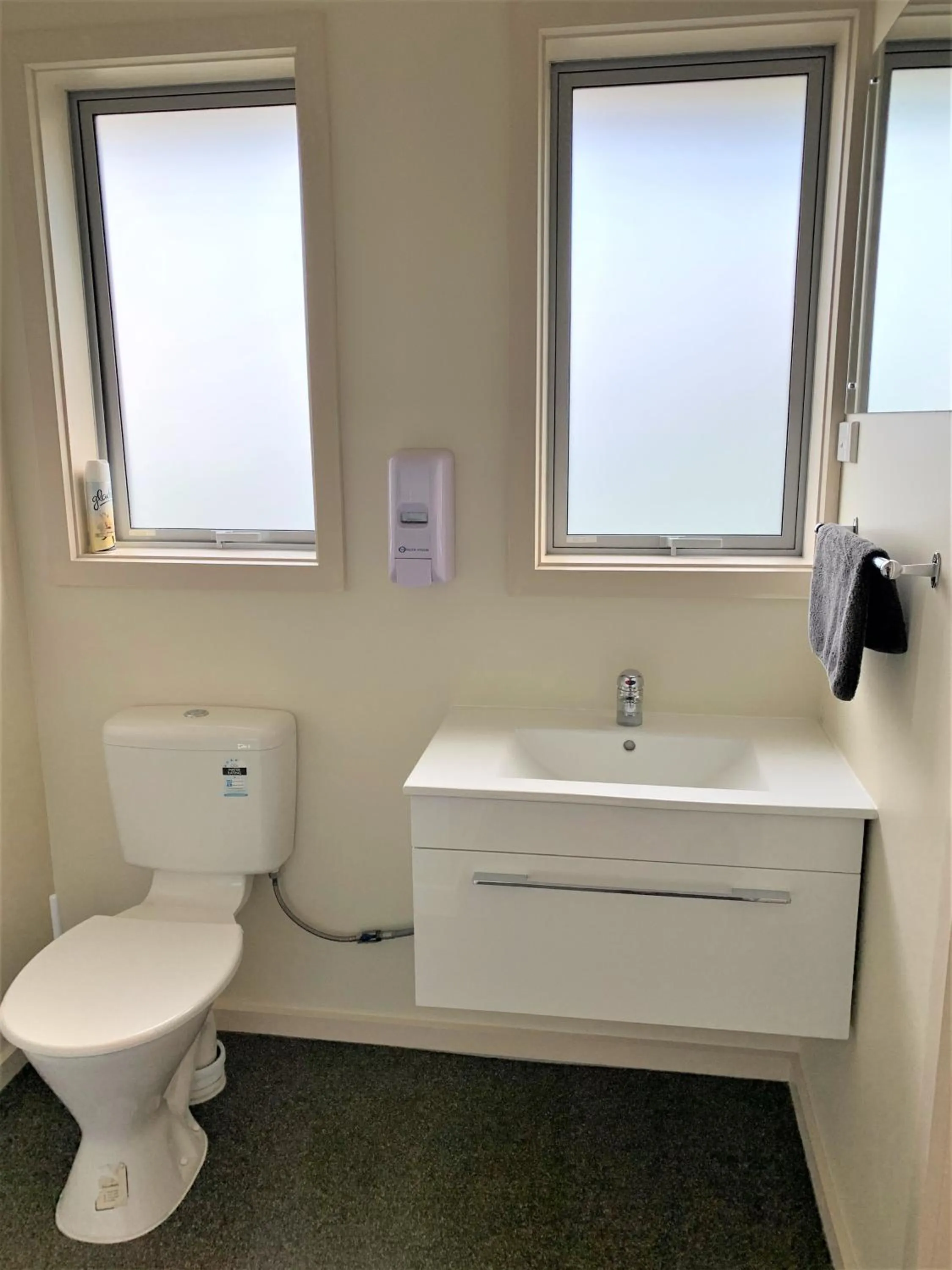 Bathroom in Kingswood Motel