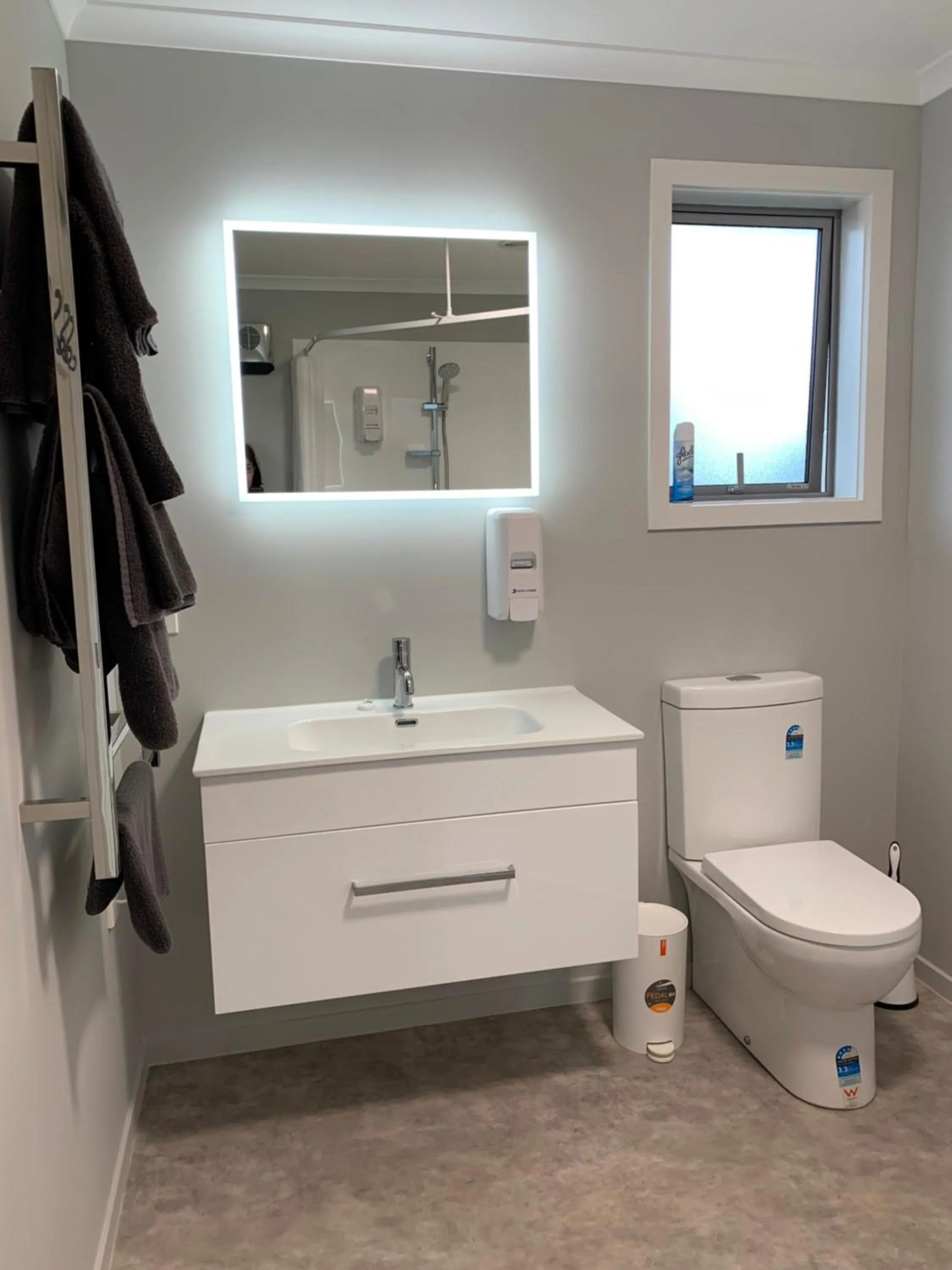 Bathroom in Kingswood Motel