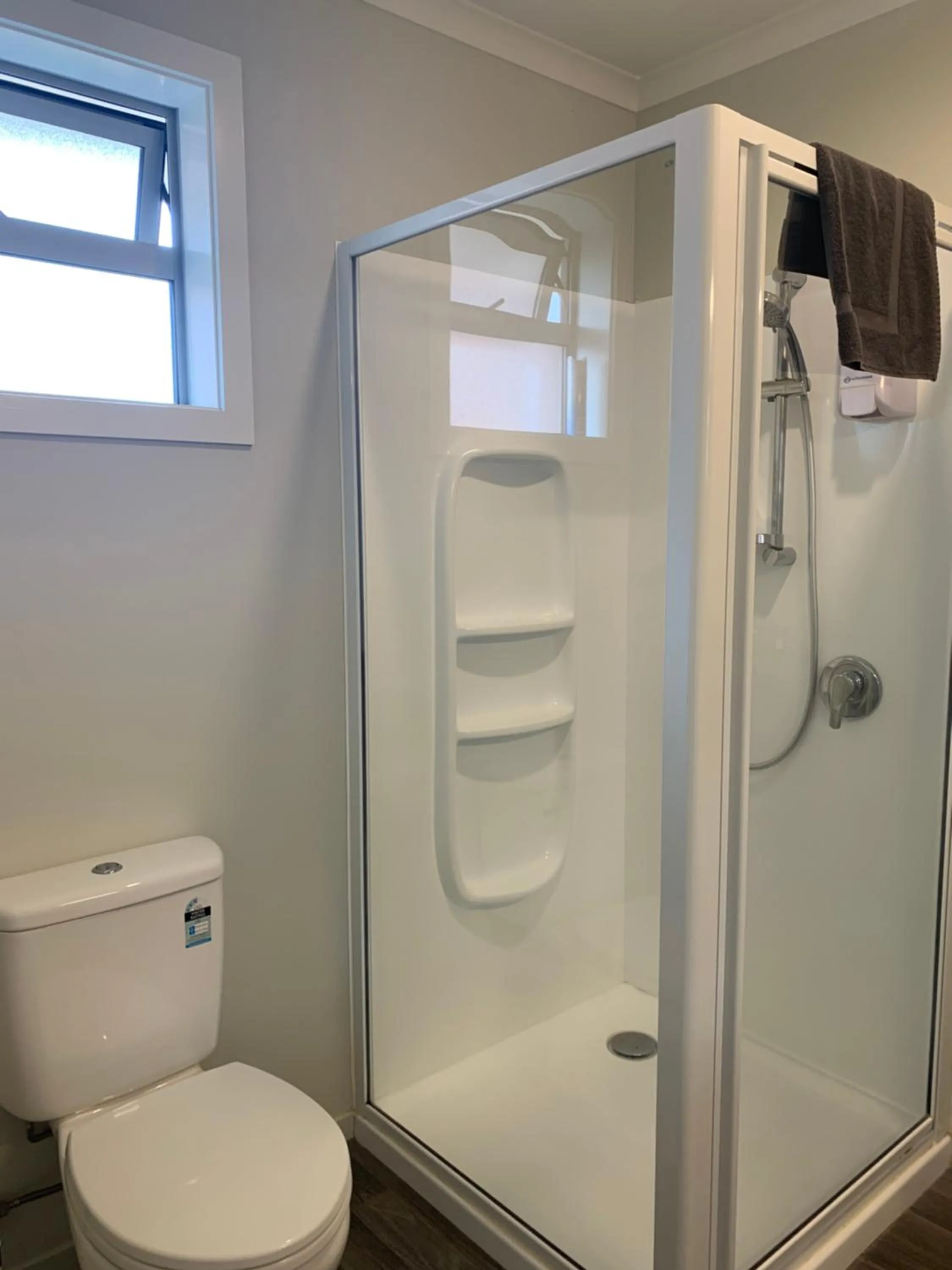 Shower in Kingswood Motel