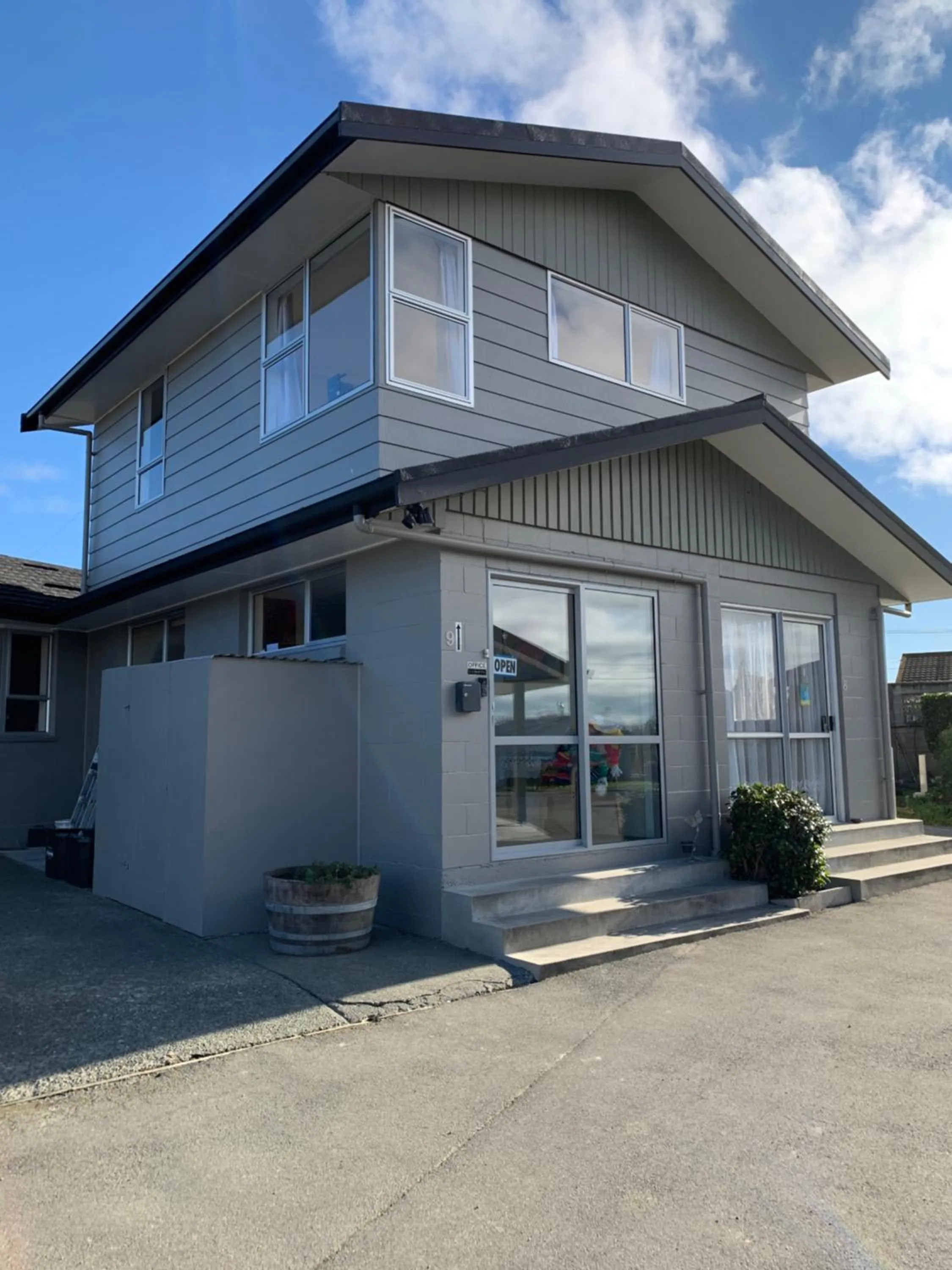 Property building in Kingswood Motel