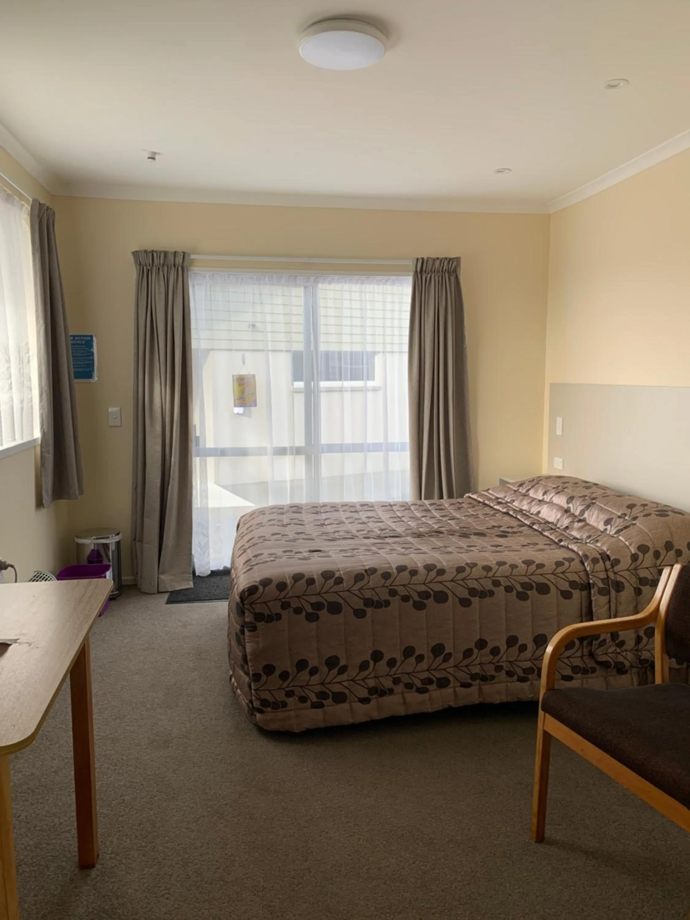 Photo of the whole room, Bed in Kingswood Motel