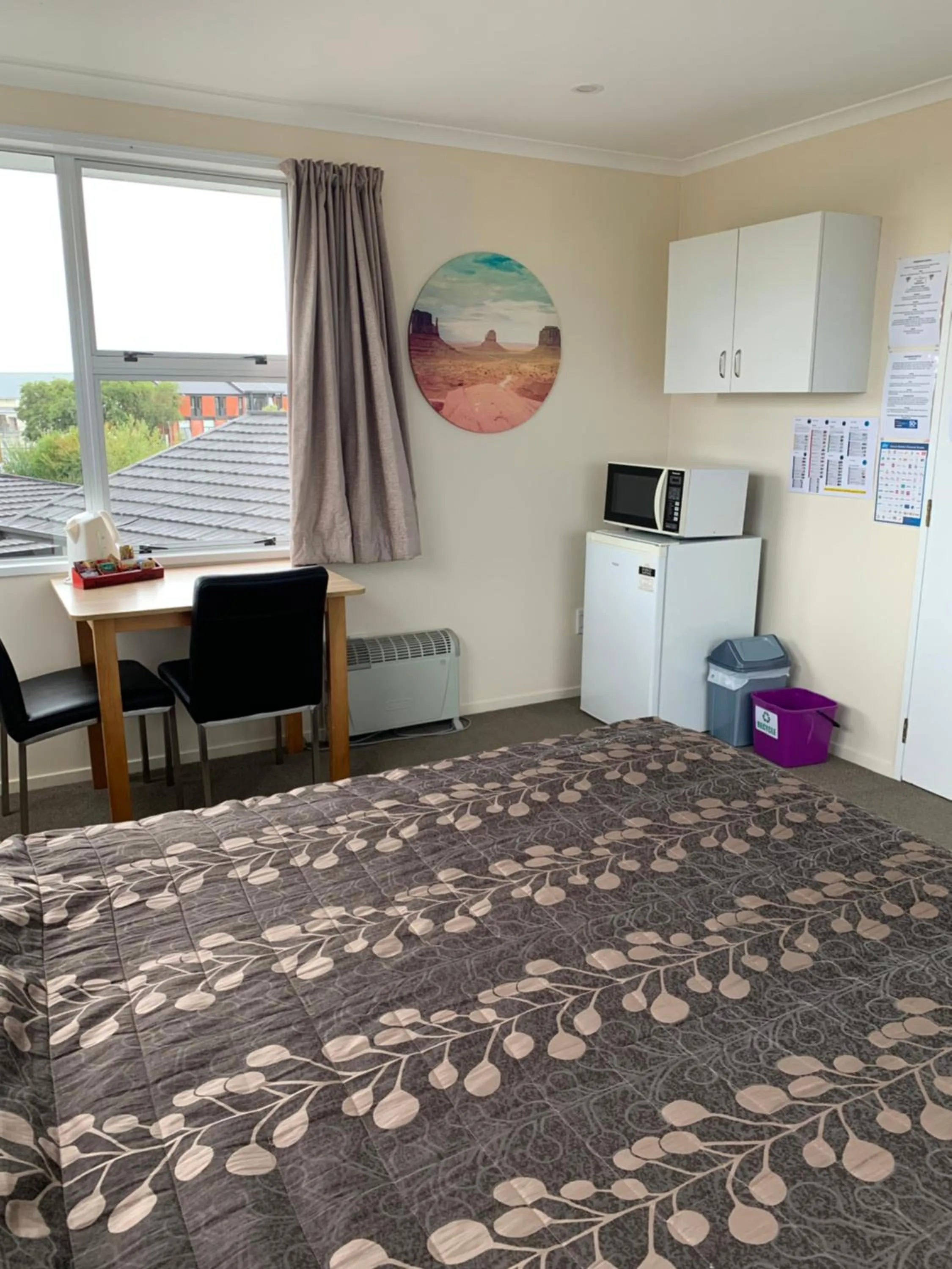 Photo of the whole room, Bed in Kingswood Motel