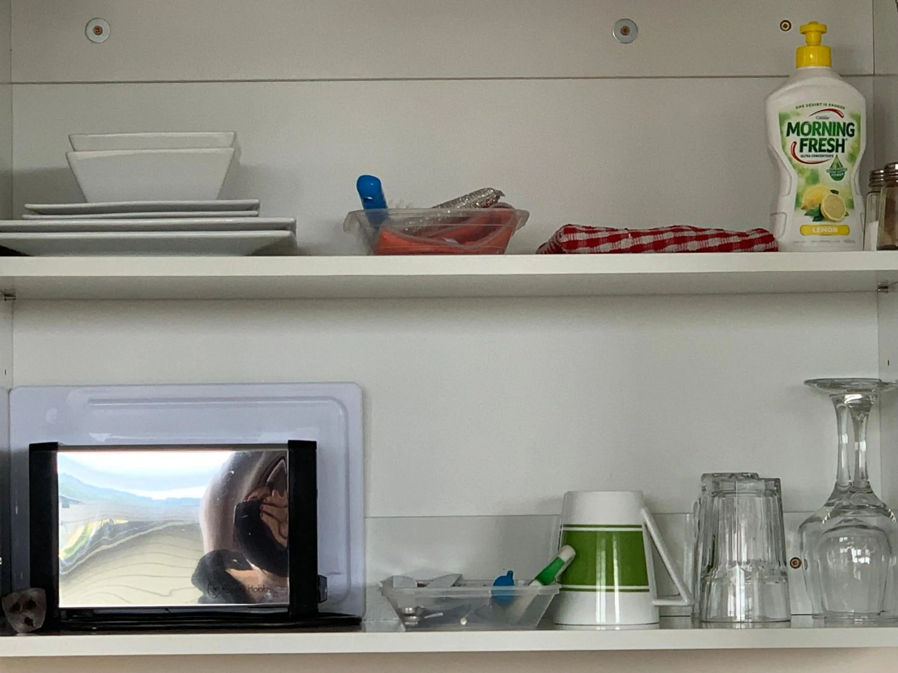 Kitchen or kitchenette in Kingswood Motel