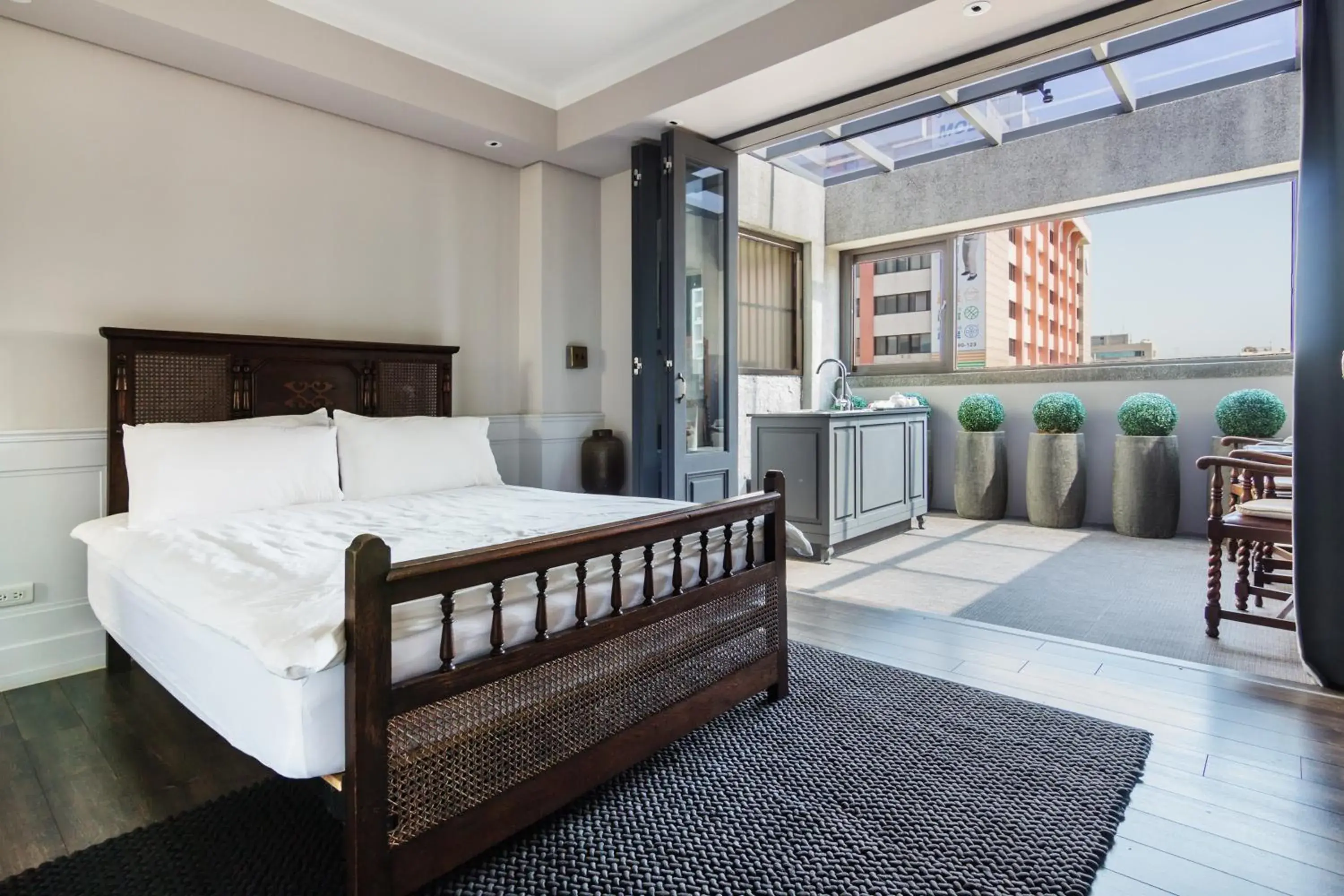 Deluxe Double Room with Balcony - 5F in Fun Simon Deluxe Double Room with Balcony - 5F in Fun Simon