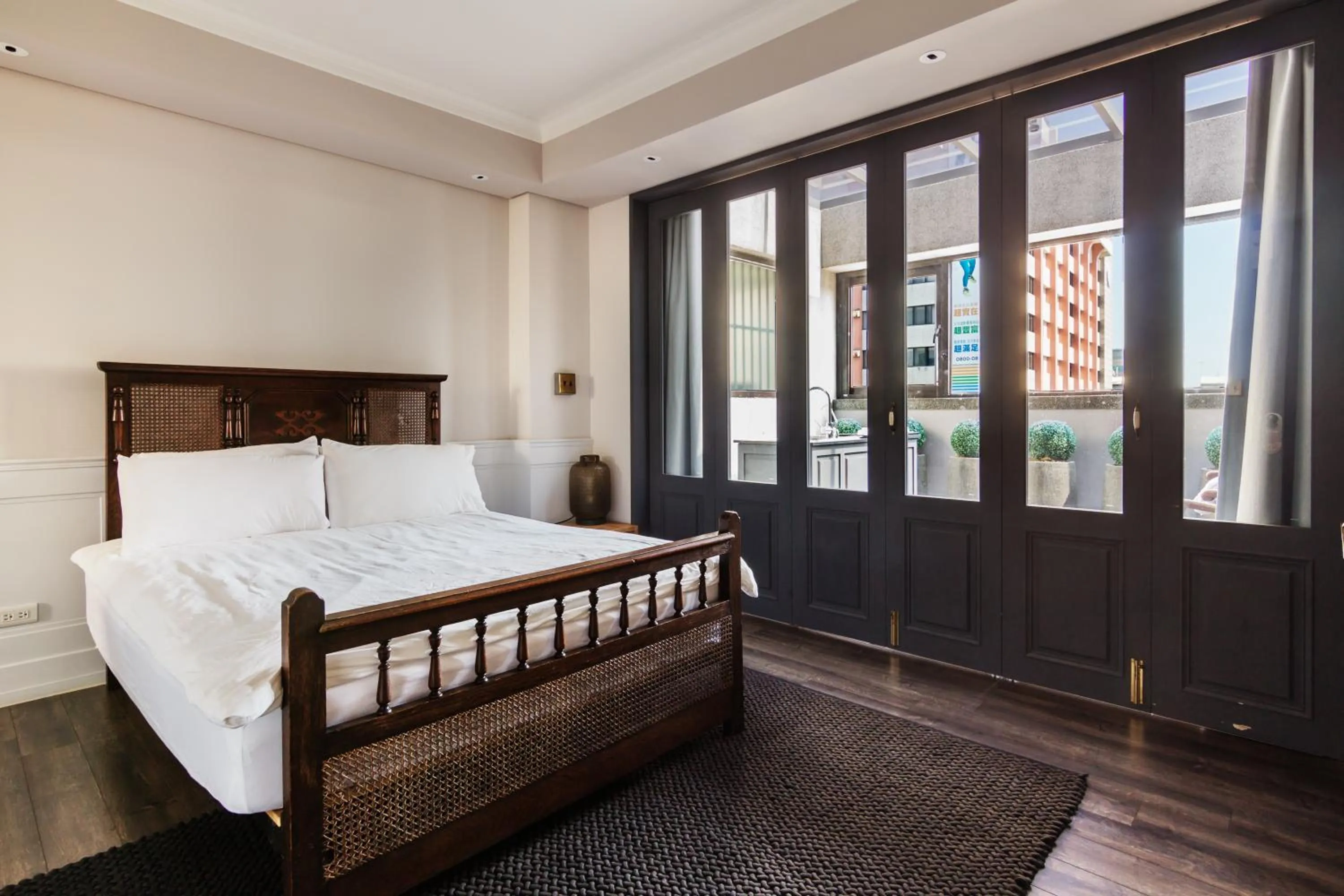 Photo of the whole room, Bed in Fun Simon