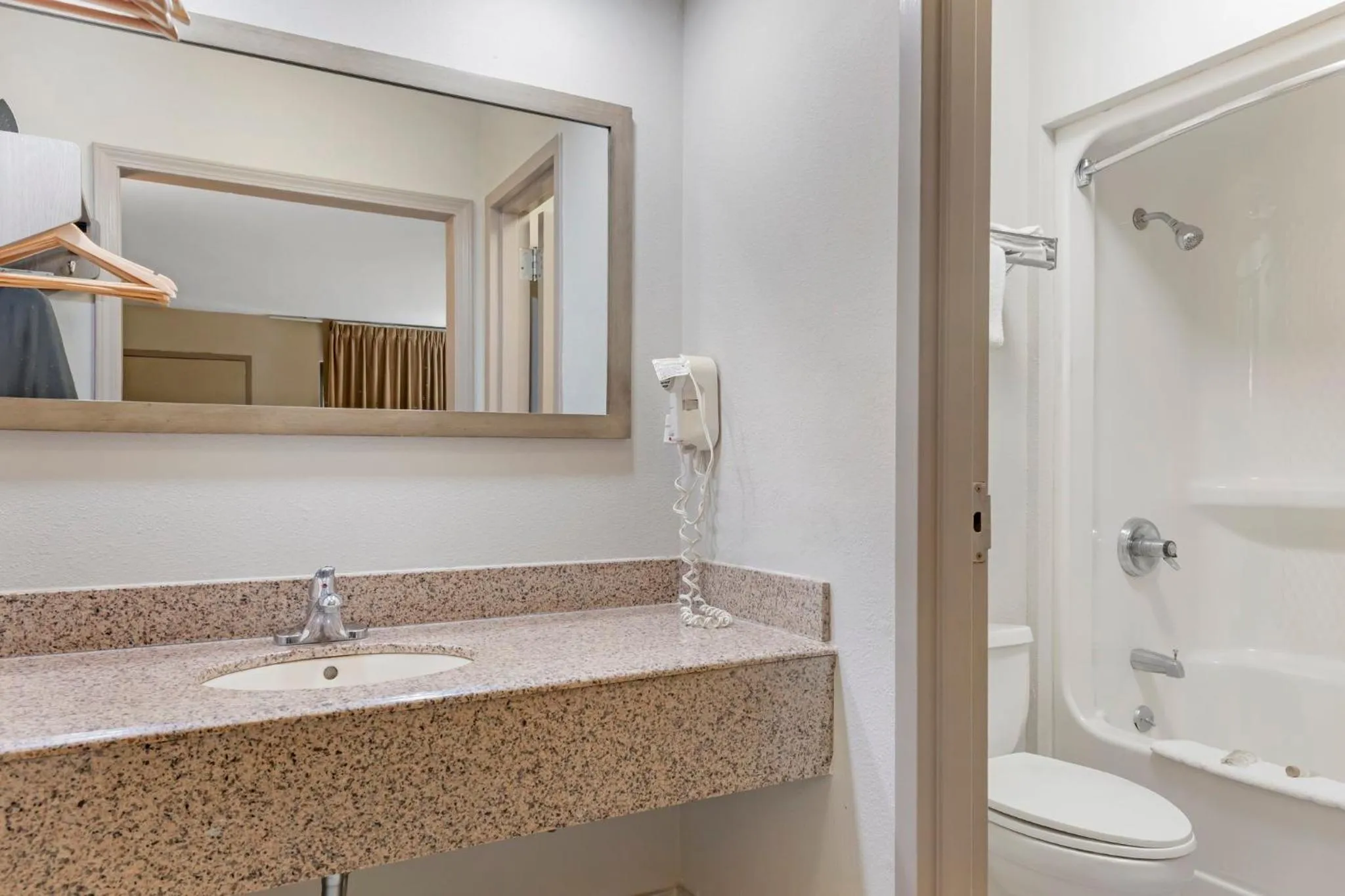 Bathroom in Red Roof Inn Bowling Green