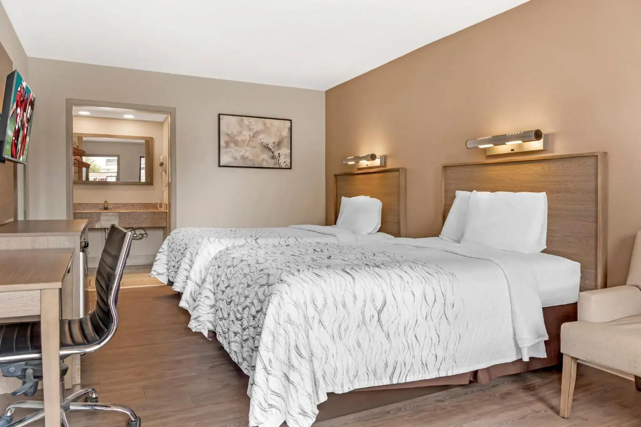 Deluxe Room with Two Double Beds Non-Smoking in Red Roof Inn Bowling Green Deluxe Room with Two Double Beds Non-Smoking in Red Roof Inn Bowling Green