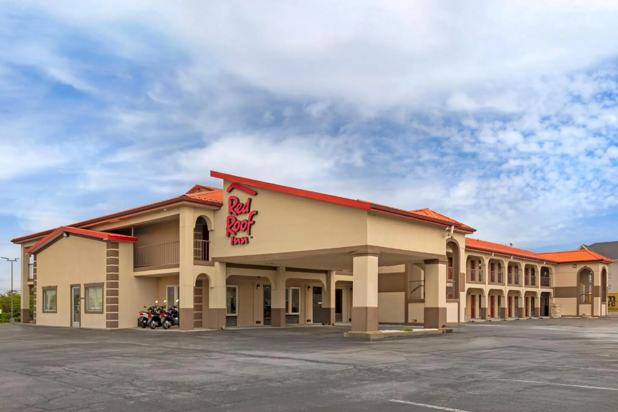 Property building in Red Roof Inn Bowling Green