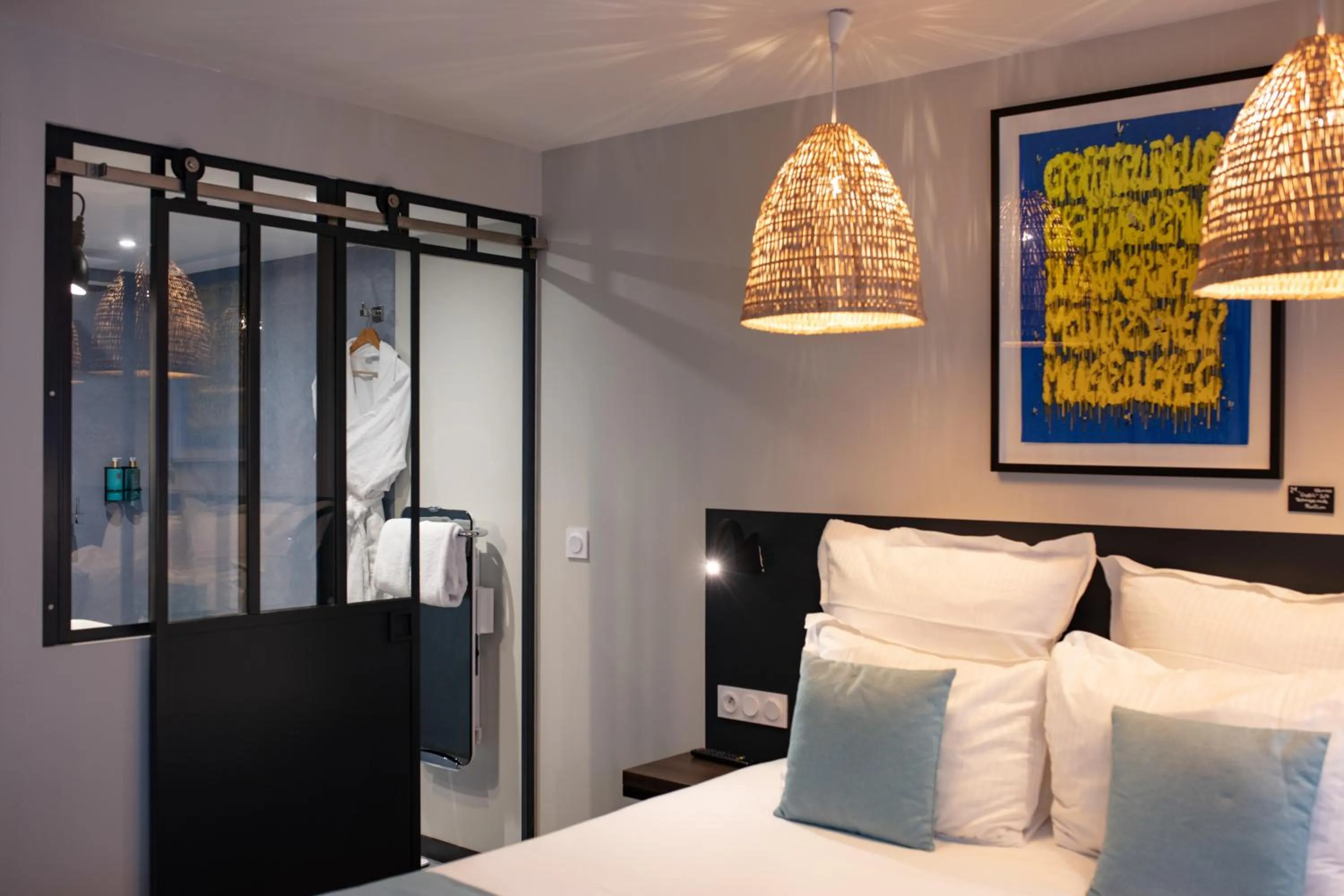 Bathroom, Bed in Boutique Hotel Villa du Taur