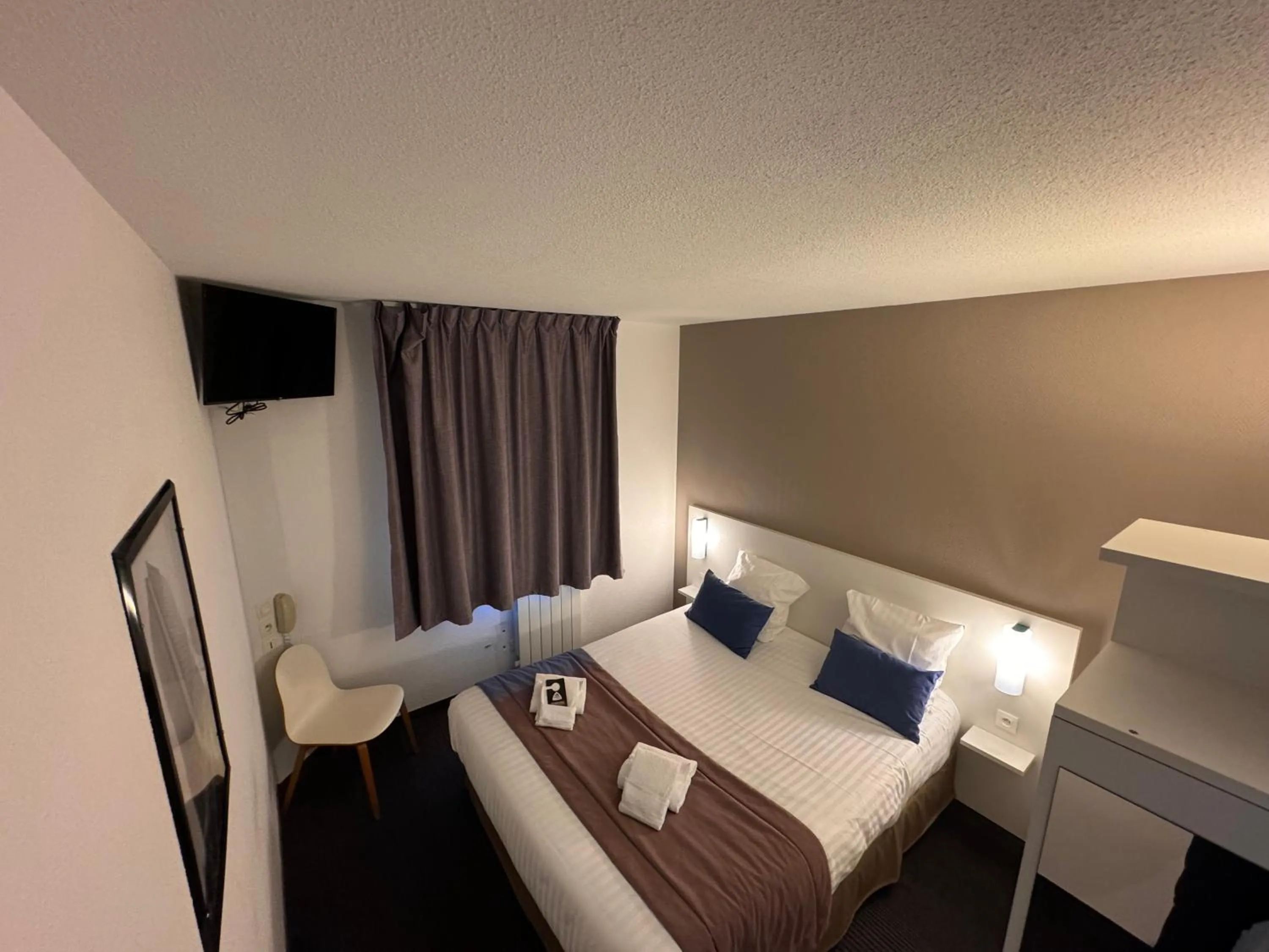 Bed in Le 2 by Hotel Akena - Nantes Beaujoire, Porte de Sainte Luce