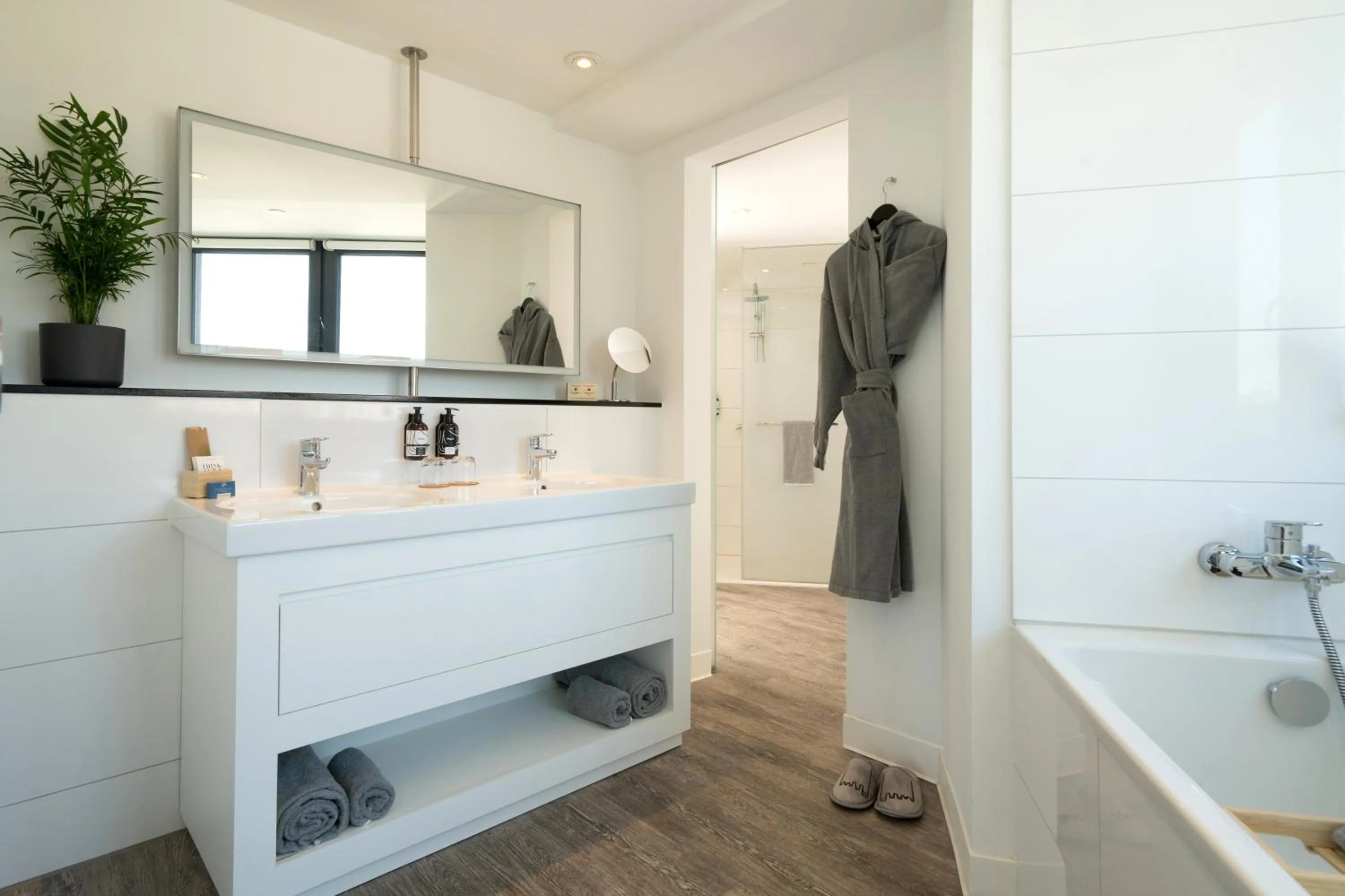 Bathroom in INNSiDE by Meliá Hamburg Hafen