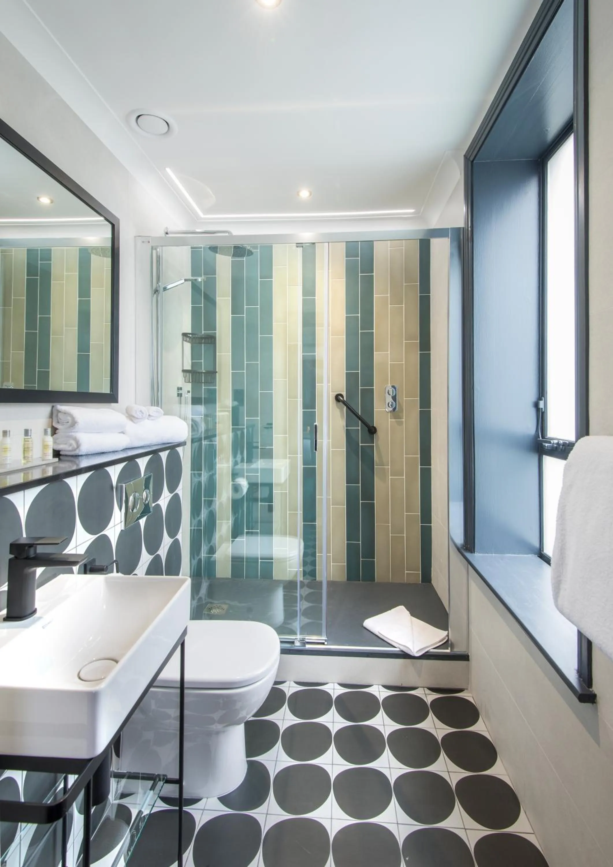 Shower in Arthaus Hotel