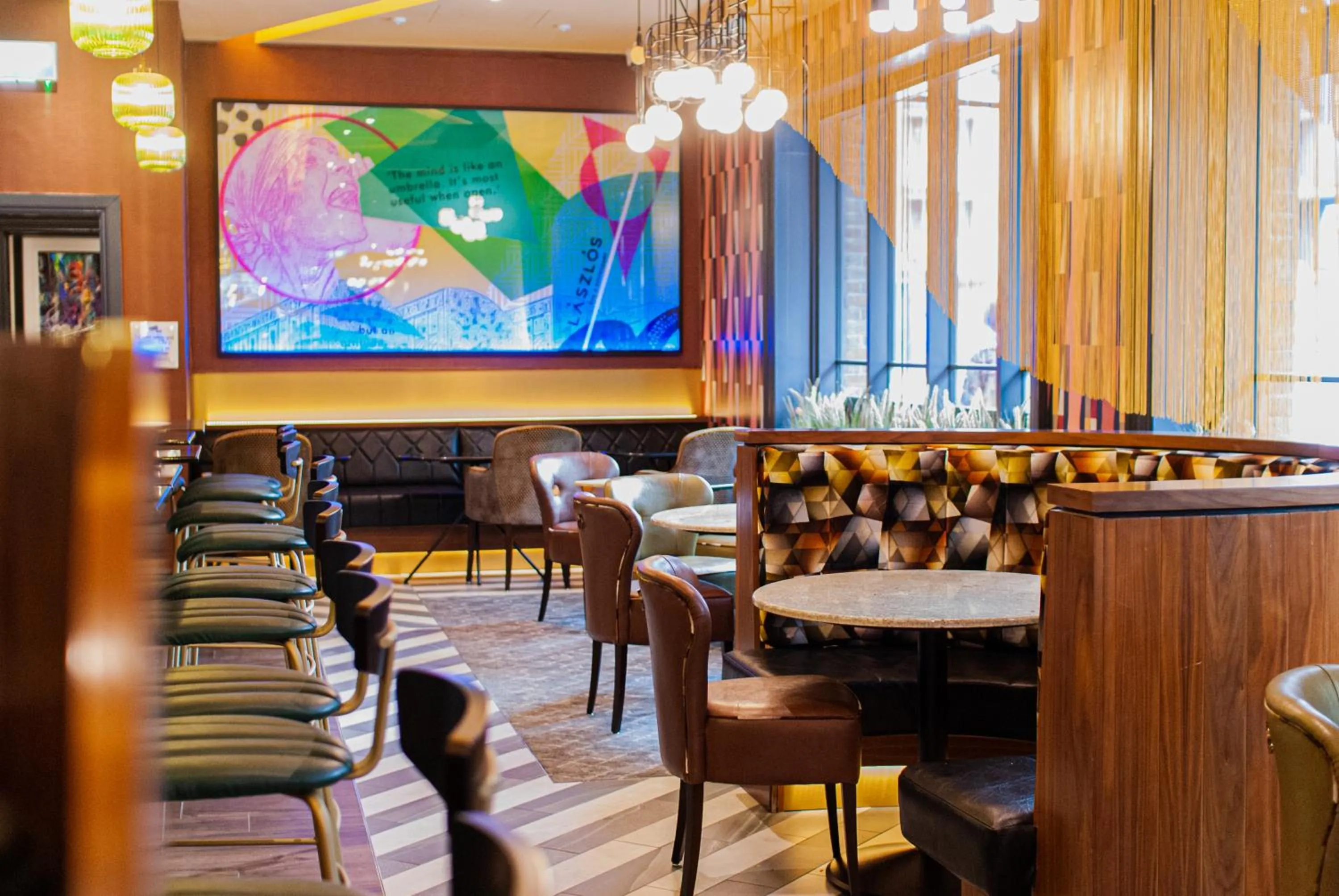 Restaurant/places to eat in Arthaus Hotel