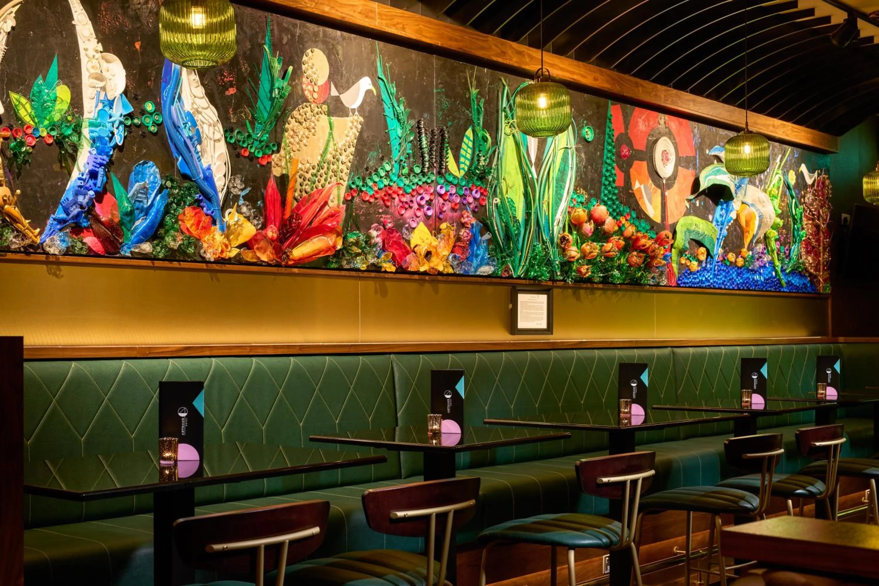 Restaurant/places to eat in Arthaus Hotel