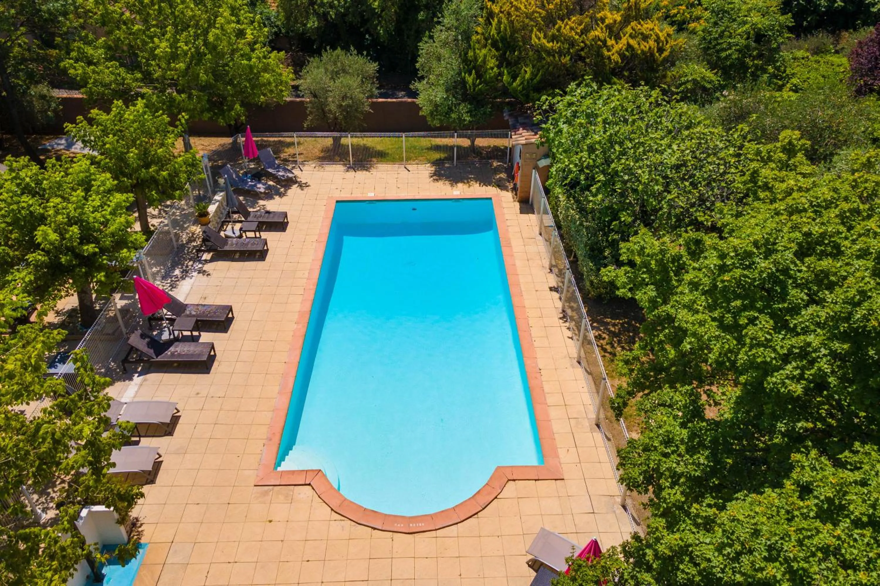Swimming pool in Logis Hotel Noemys pont de l'Etoile