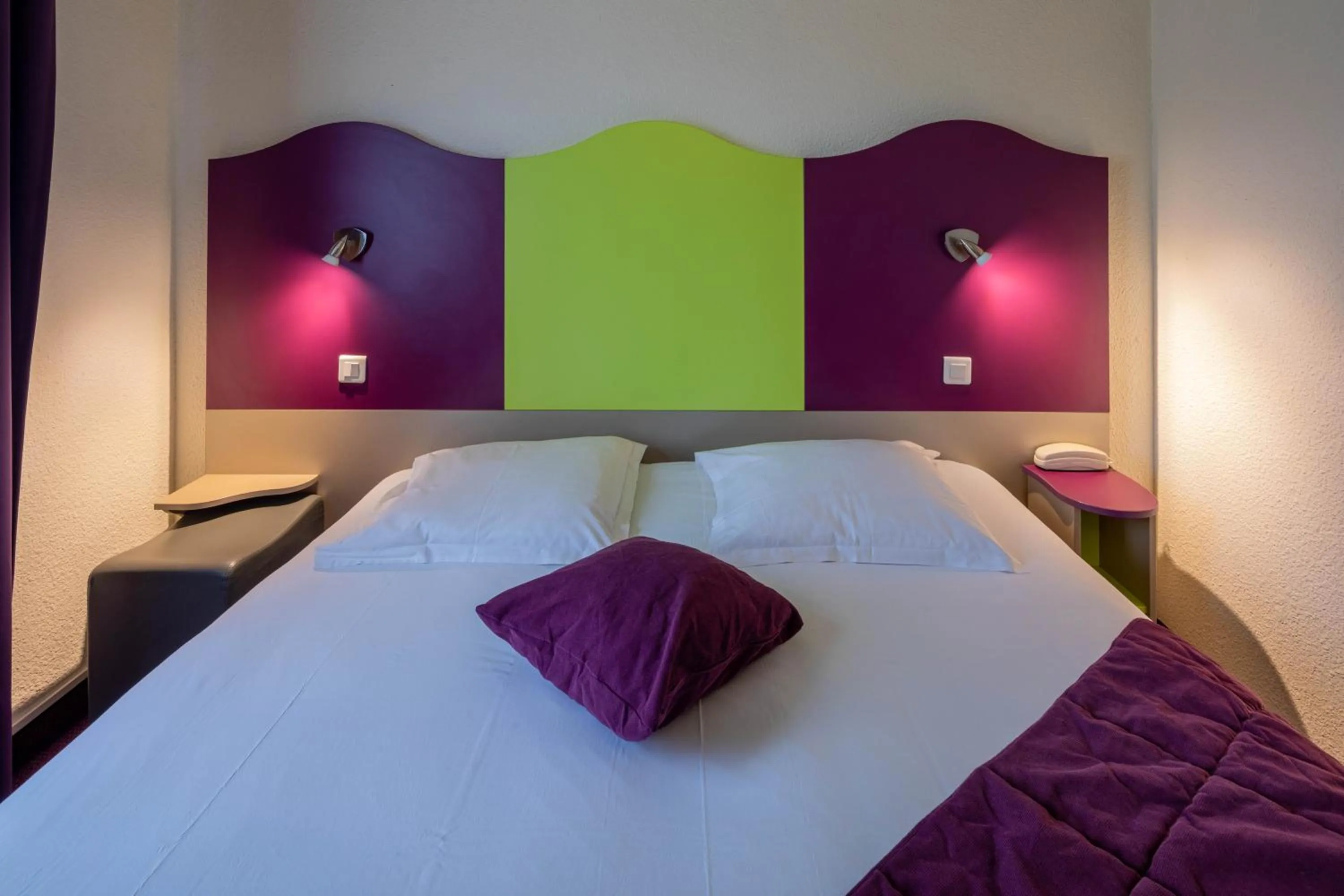 Bed in Logis Hotel Noemys pont de l'Etoile