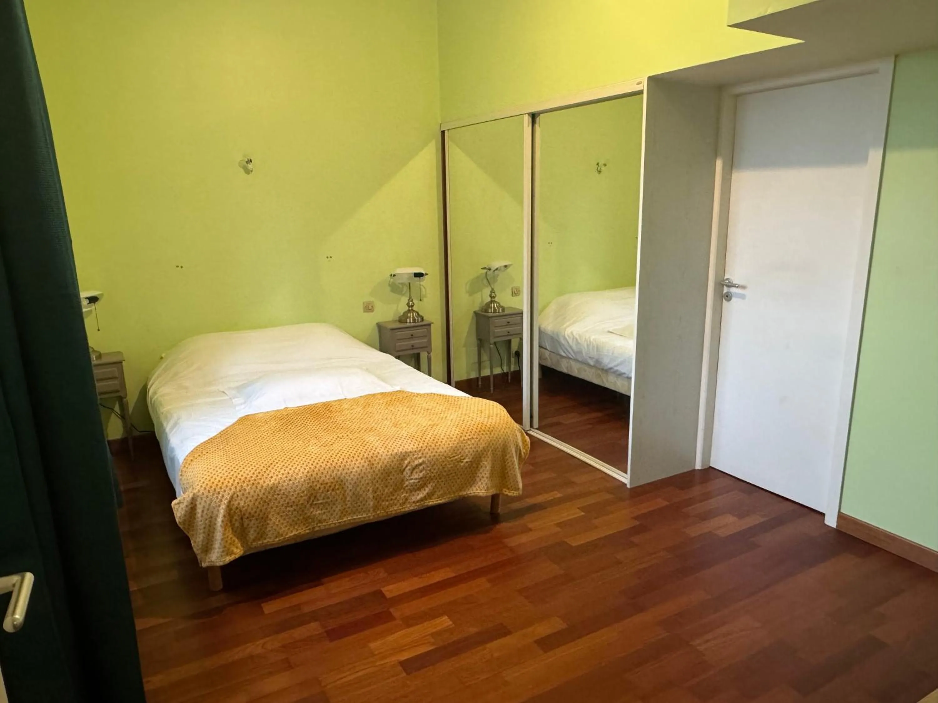 Photo of the whole room, Bed in Balzac Hôtel Restaurant