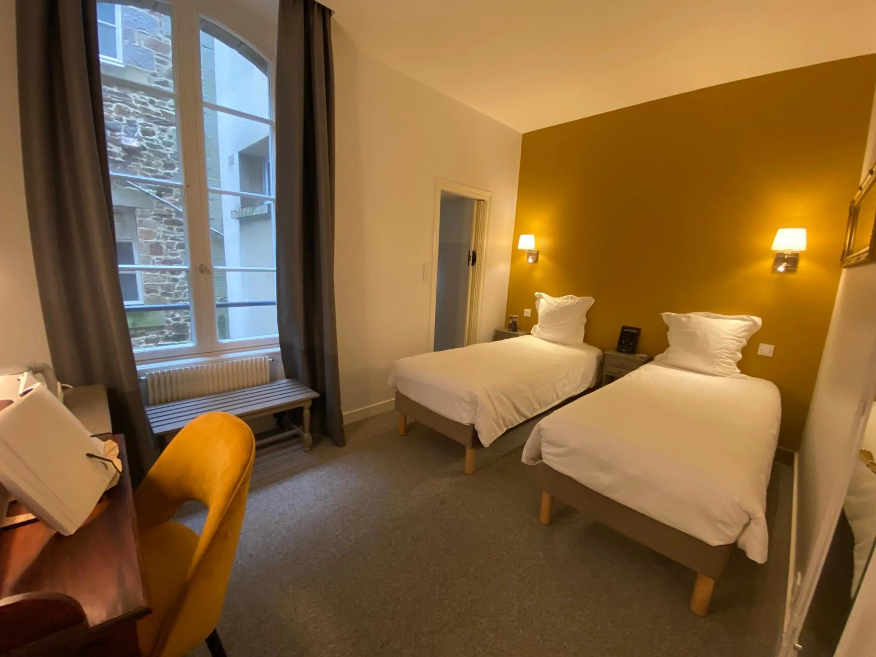 Photo of the whole room, Bed in Balzac Hôtel Restaurant