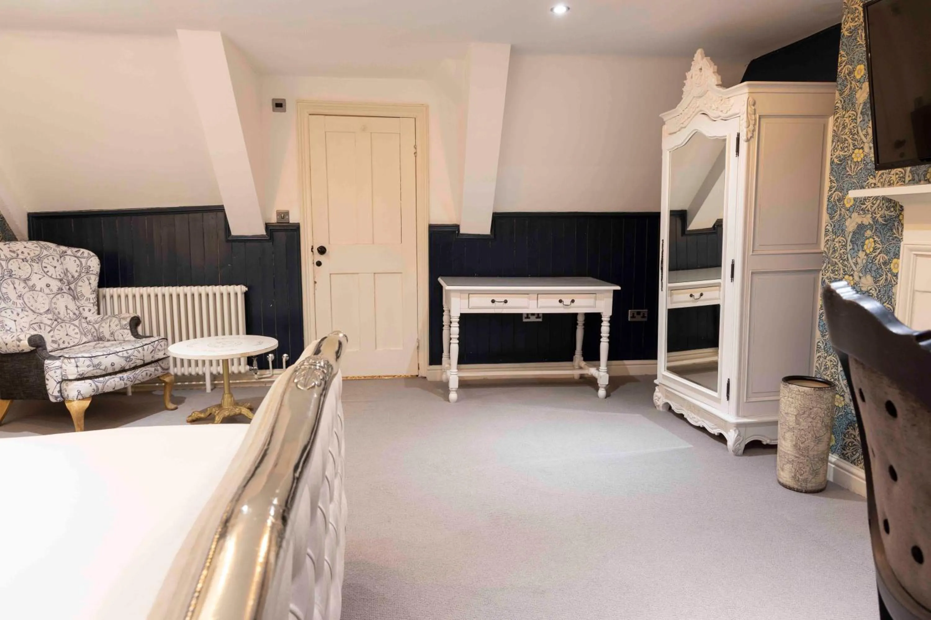 Bedroom, Bed in The Dirty Bottles Hotel