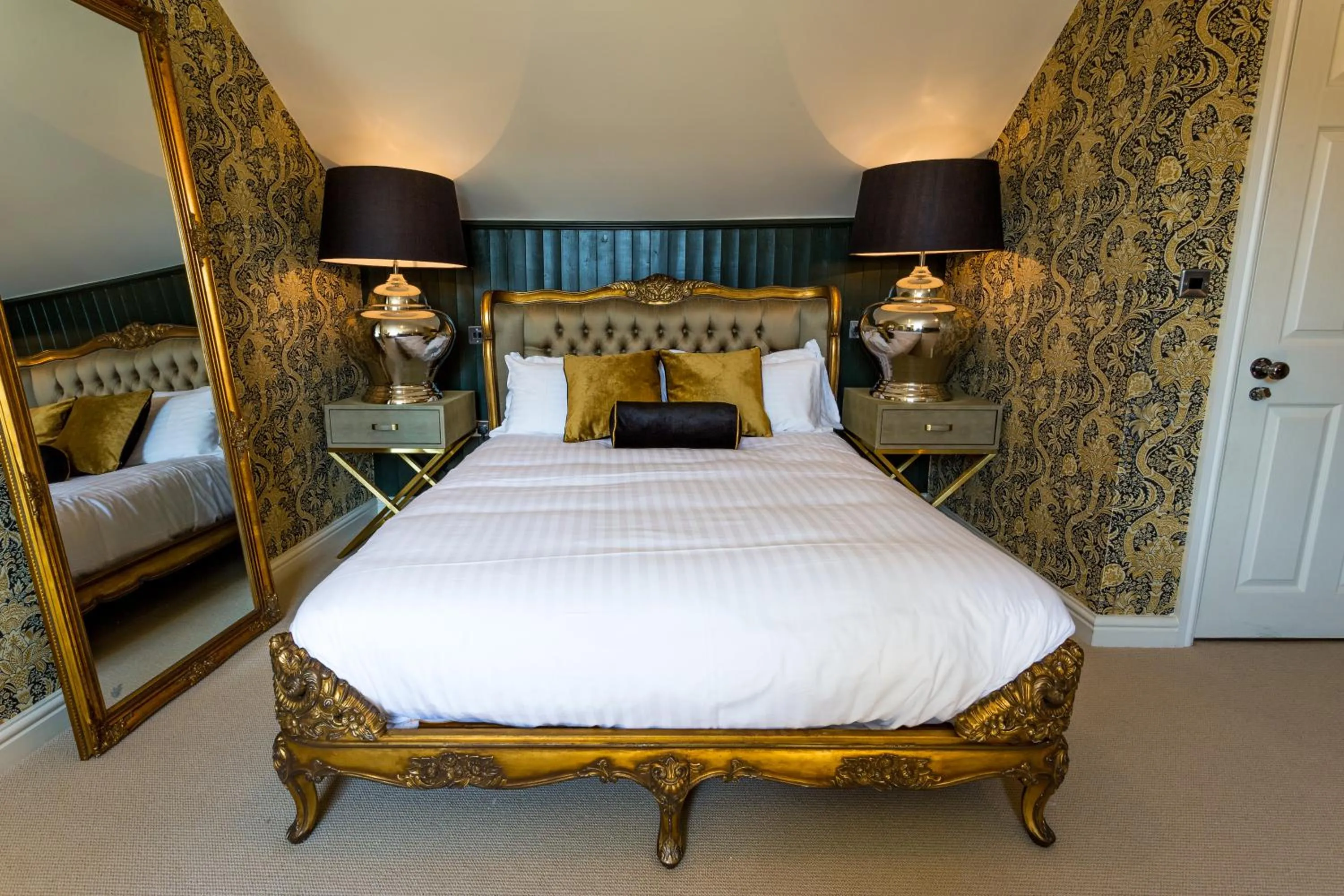 Bedroom, Bed in The Dirty Bottles Hotel