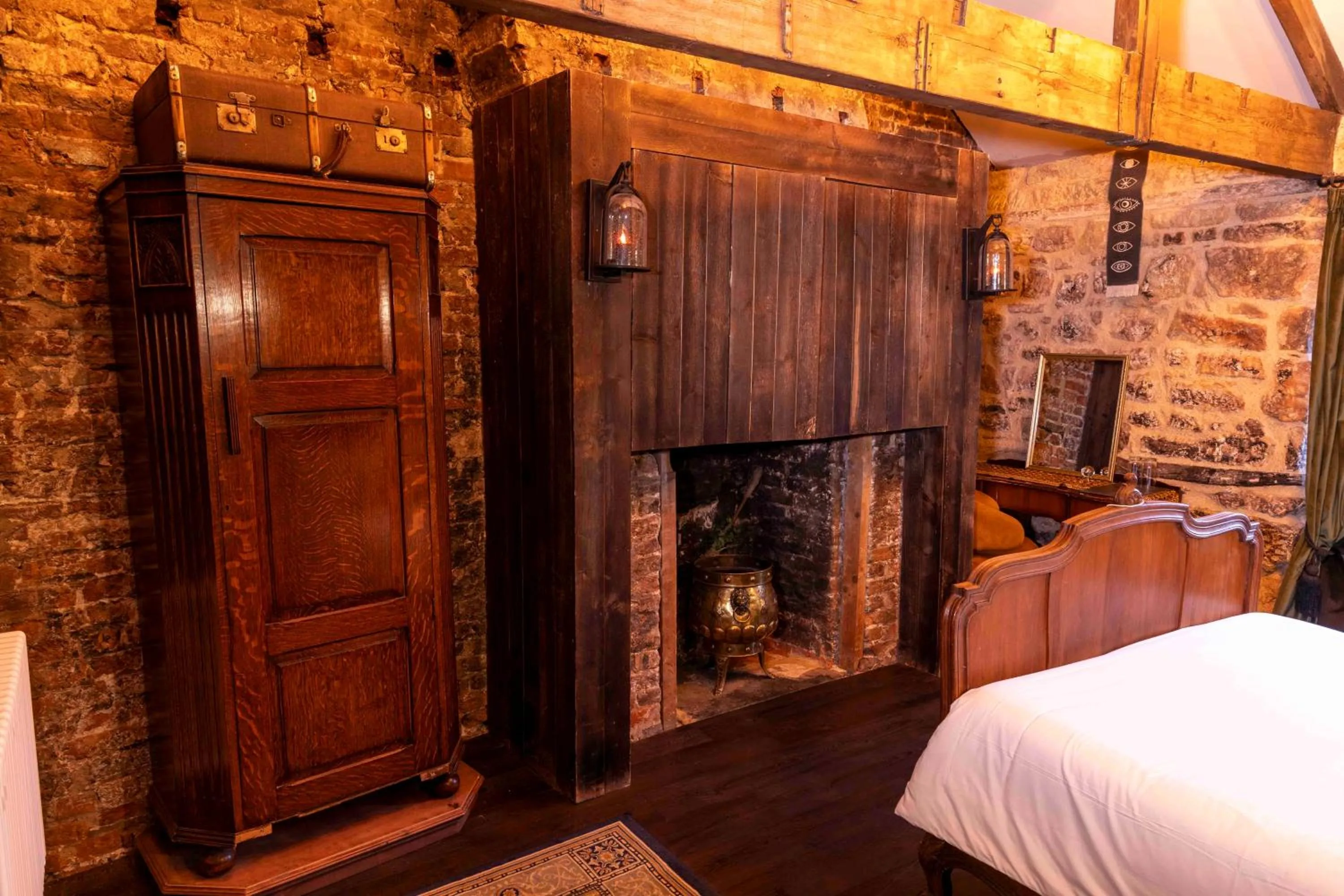 Photo of the whole room, Bed in The Dirty Bottles Hotel