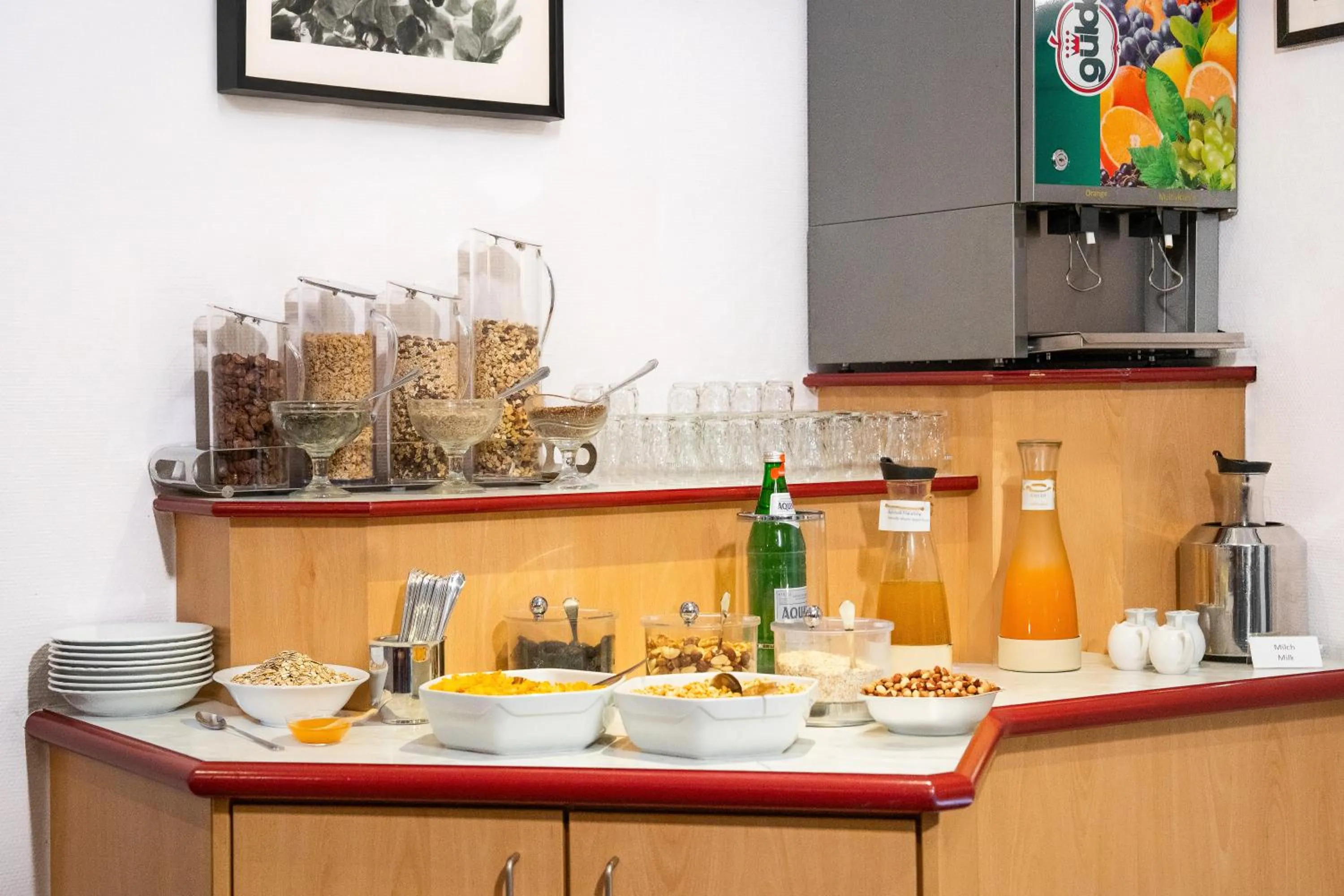 Breakfast in Astor & Aparthotel