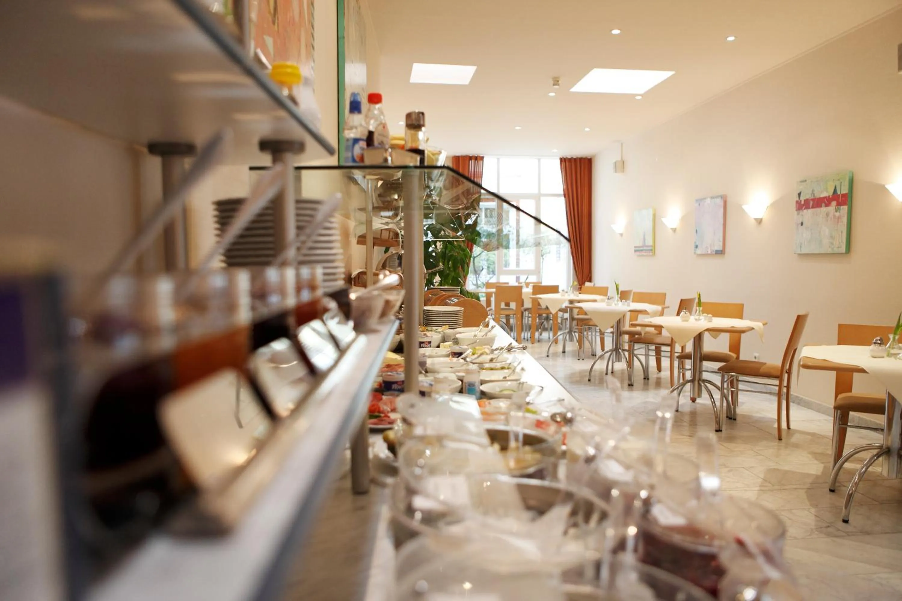 Restaurant/places to eat in Astor & Aparthotel