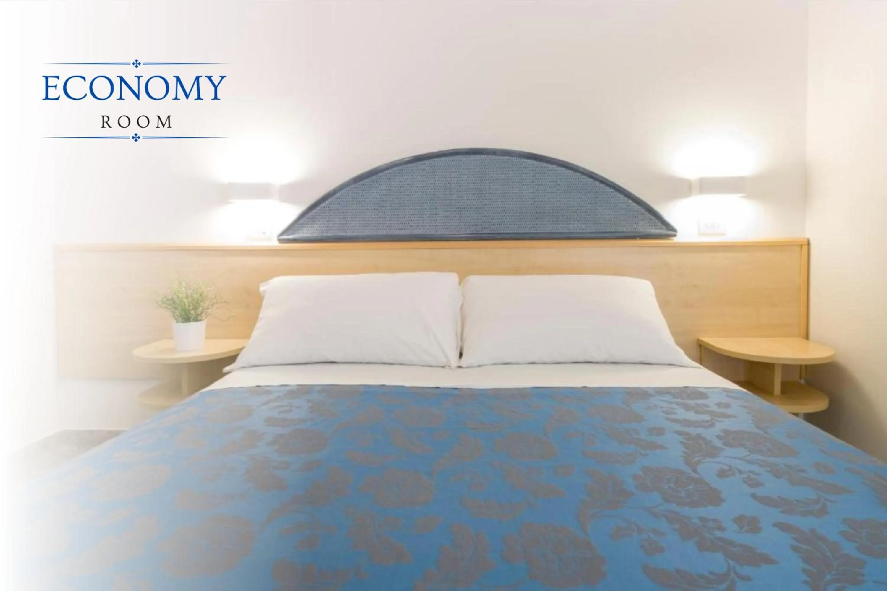 Bed in Hotel Constellation