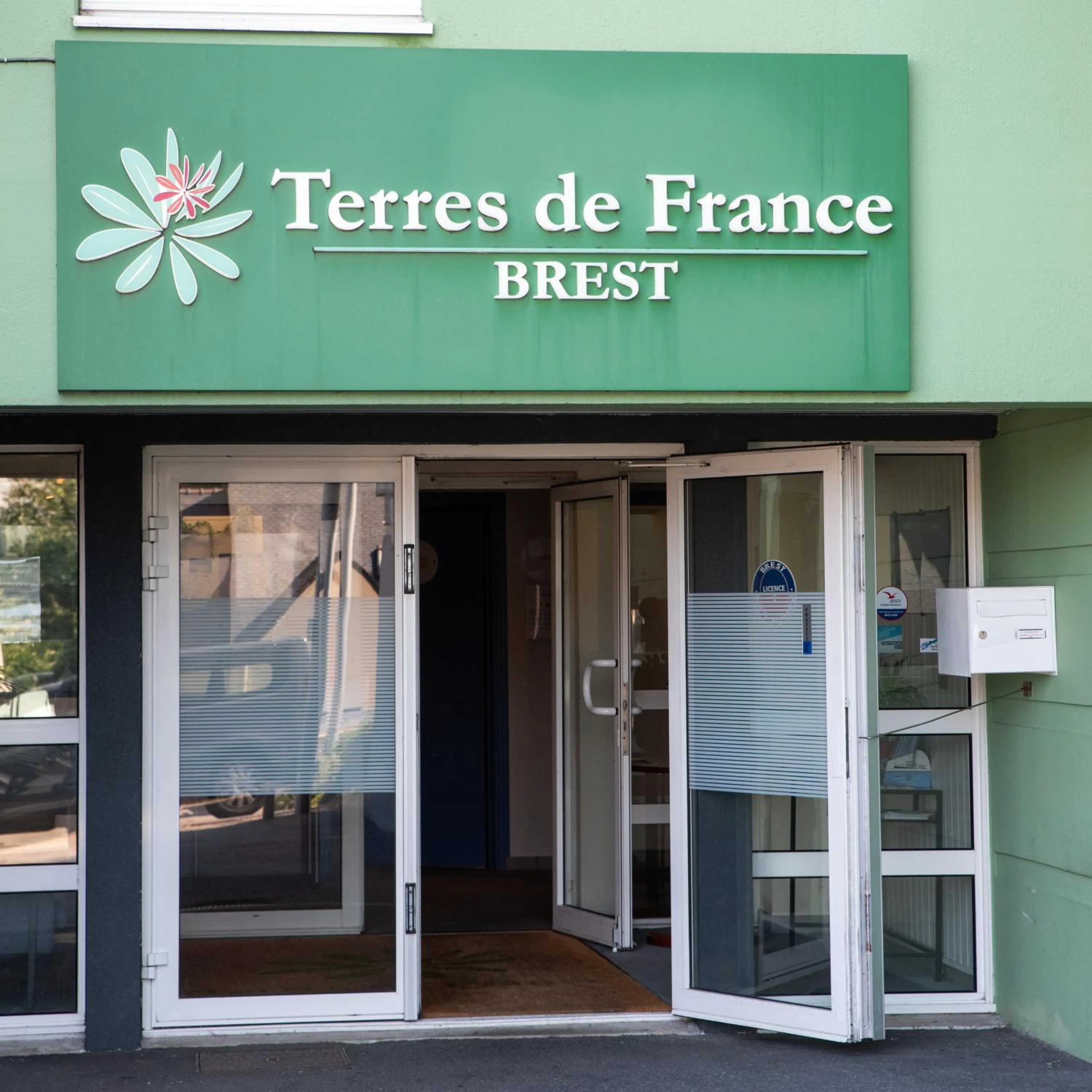 Facade/entrance in Terres de France Brest