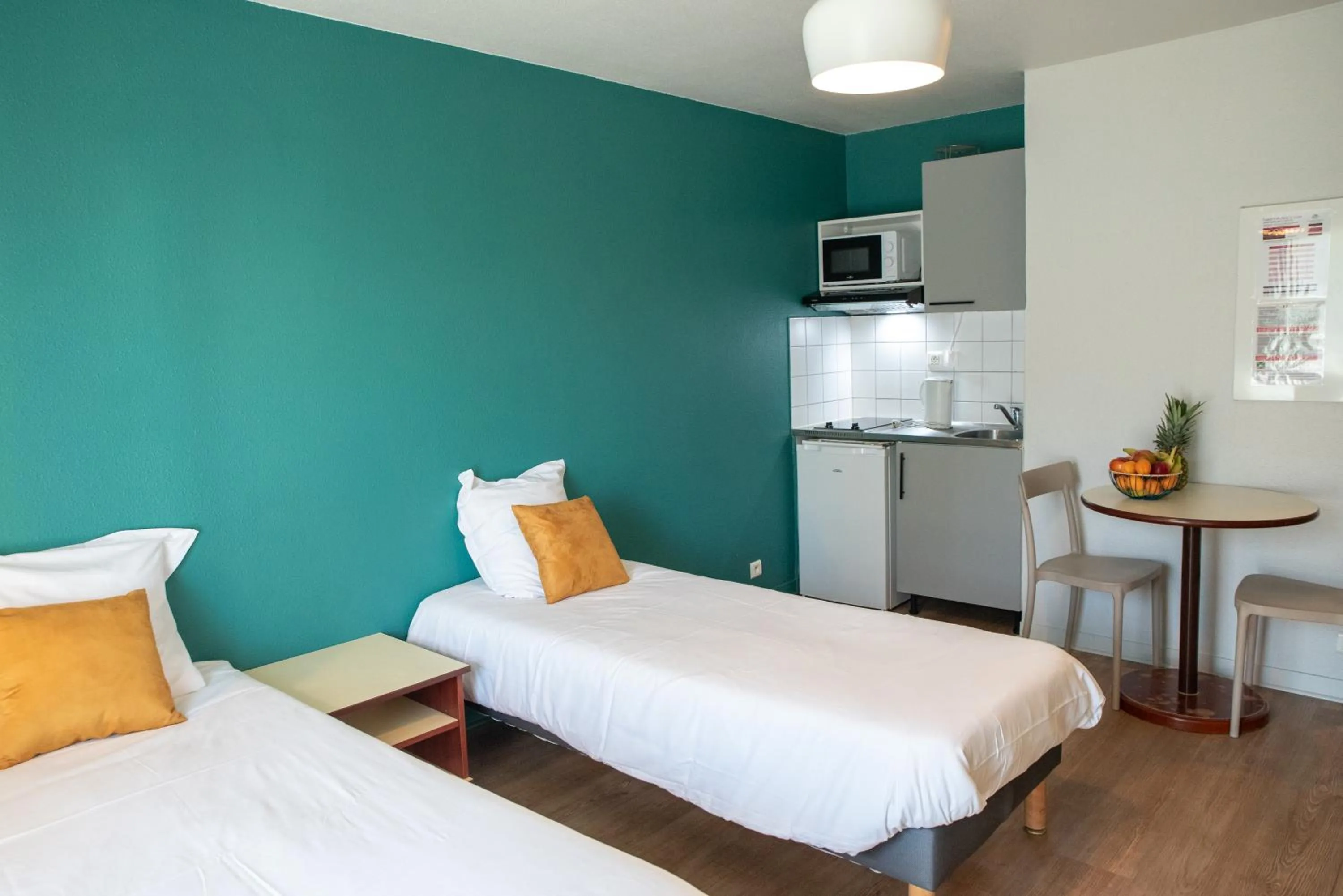 Bed in Terres de France Brest