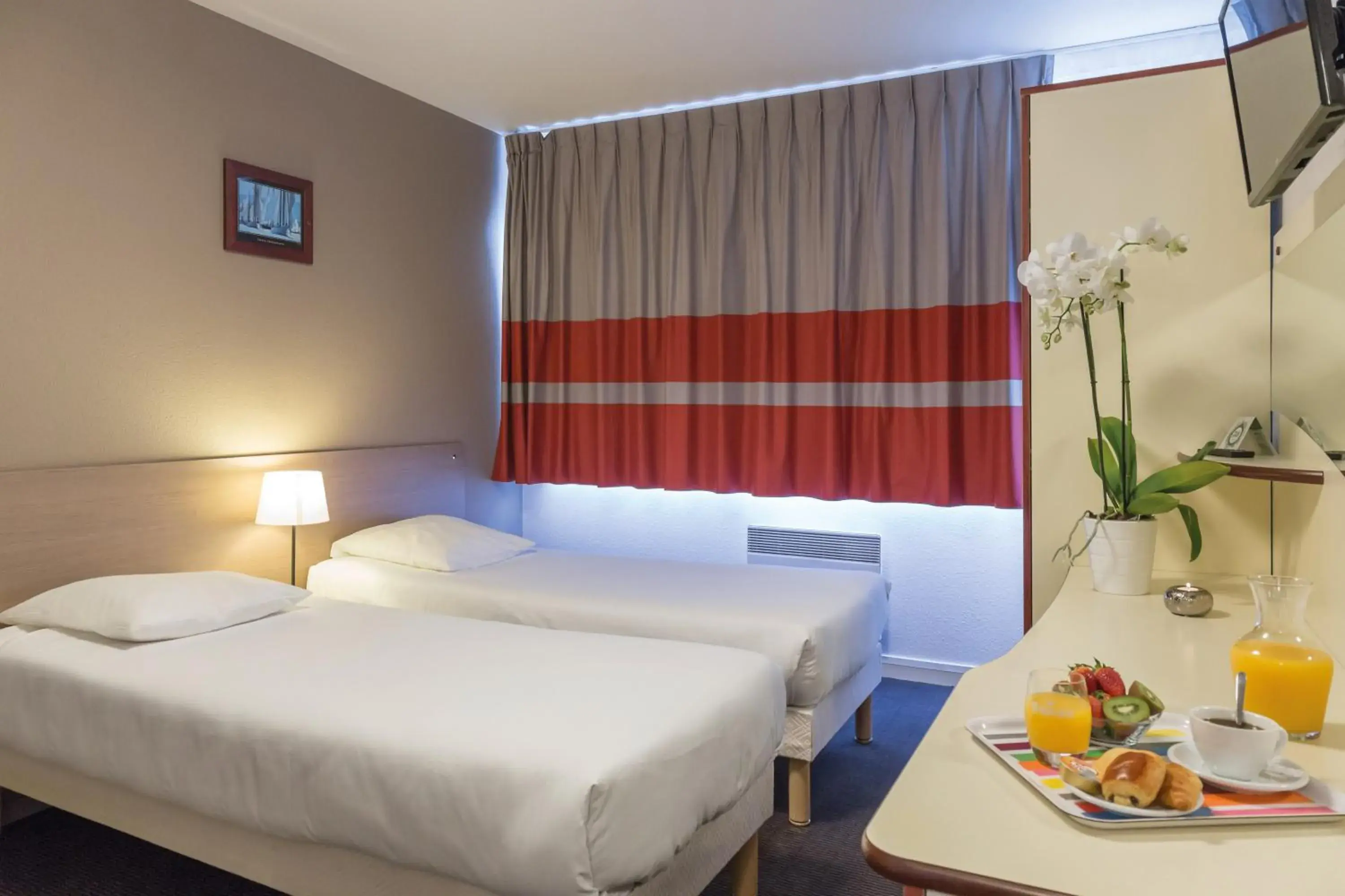 Twin Studio in Appart'City Classic La Rochelle Centre Twin Studio in Appart'City Classic La Rochelle Centre