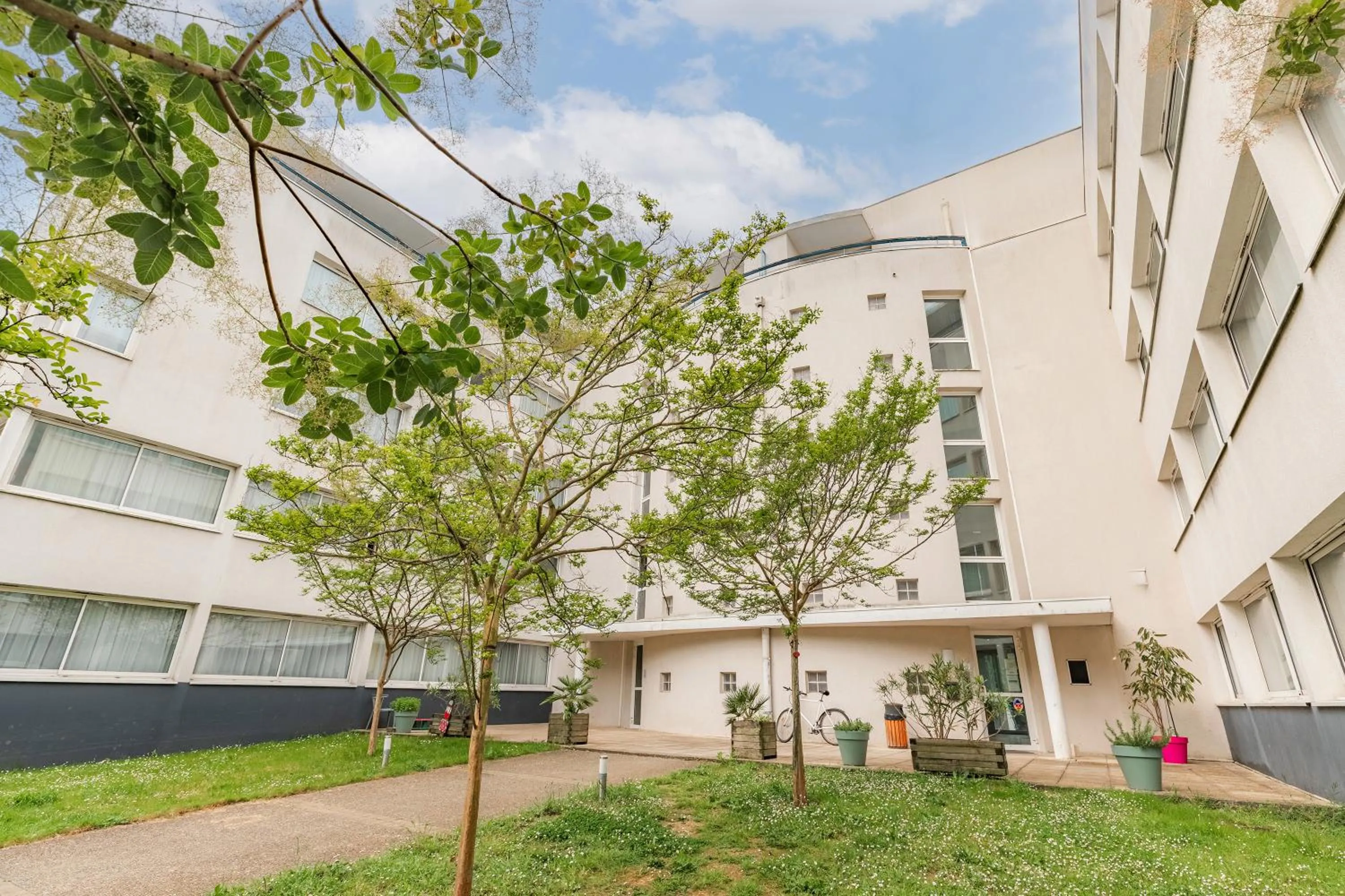 Garden in Appart'City Classic La Rochelle Centre