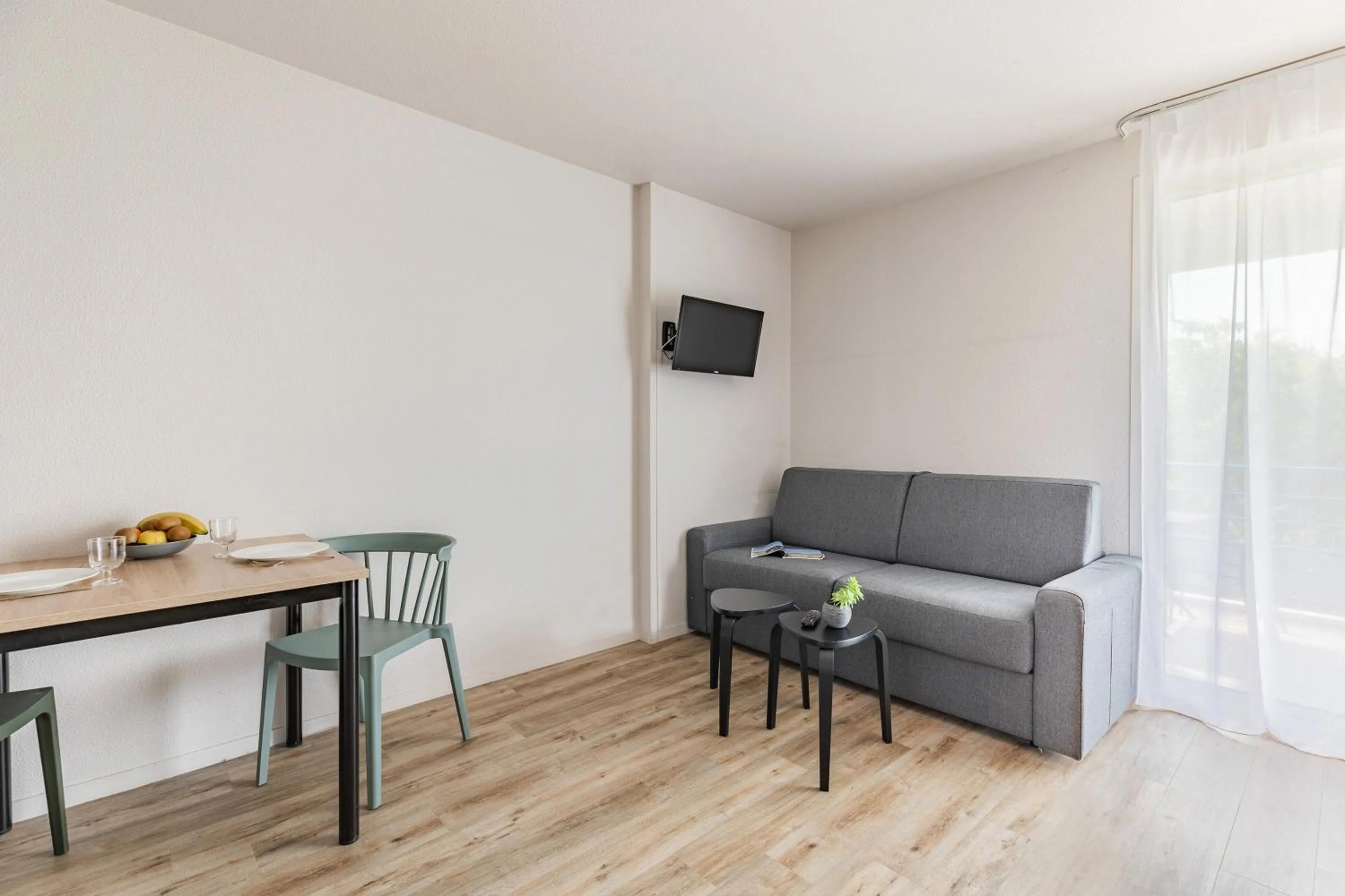 TV and multimedia in Appart'City Classic La Rochelle Centre