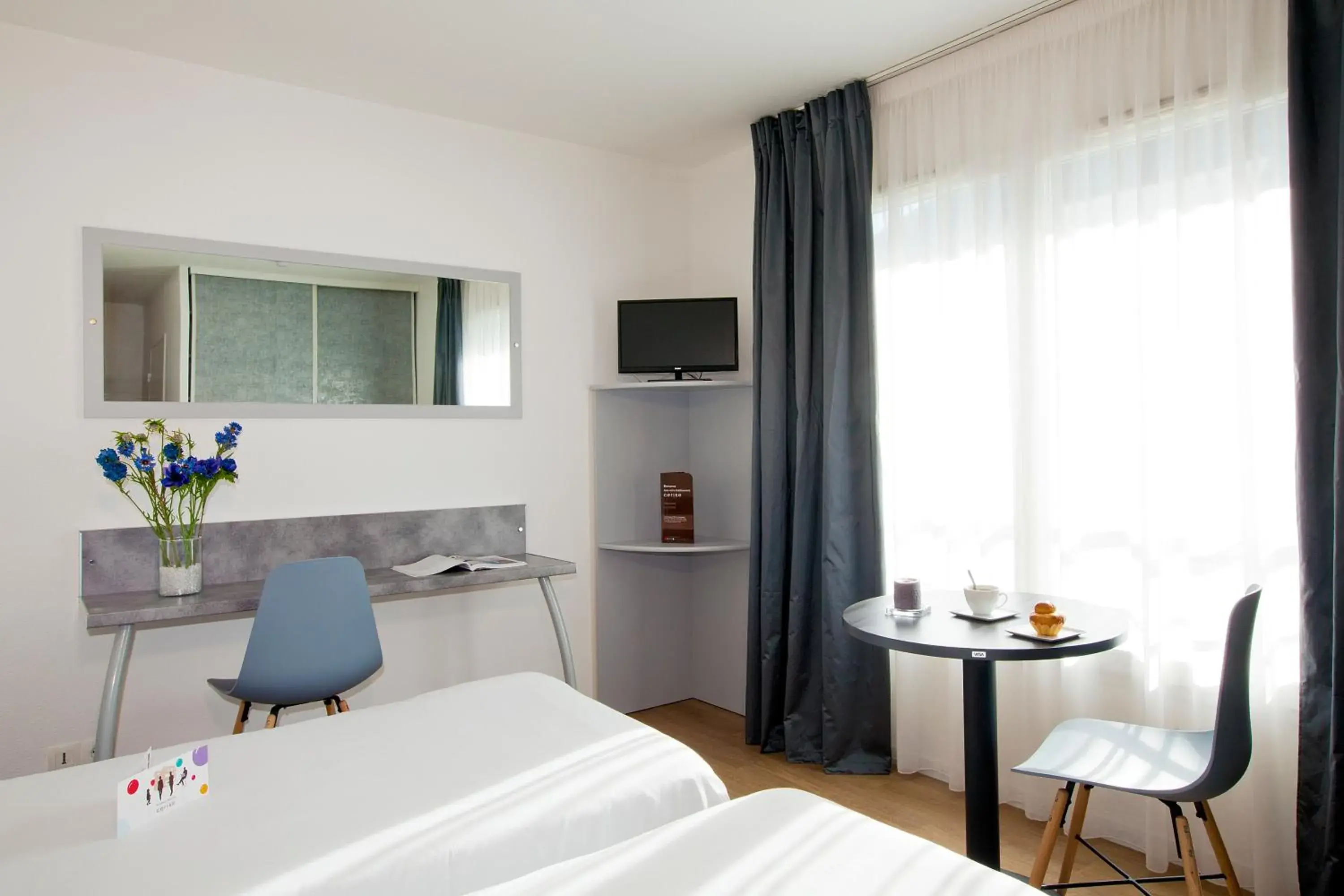 Twin Studio with Kitchenette in CERISE Lannion Twin Studio with Kitchenette in CERISE Lannion