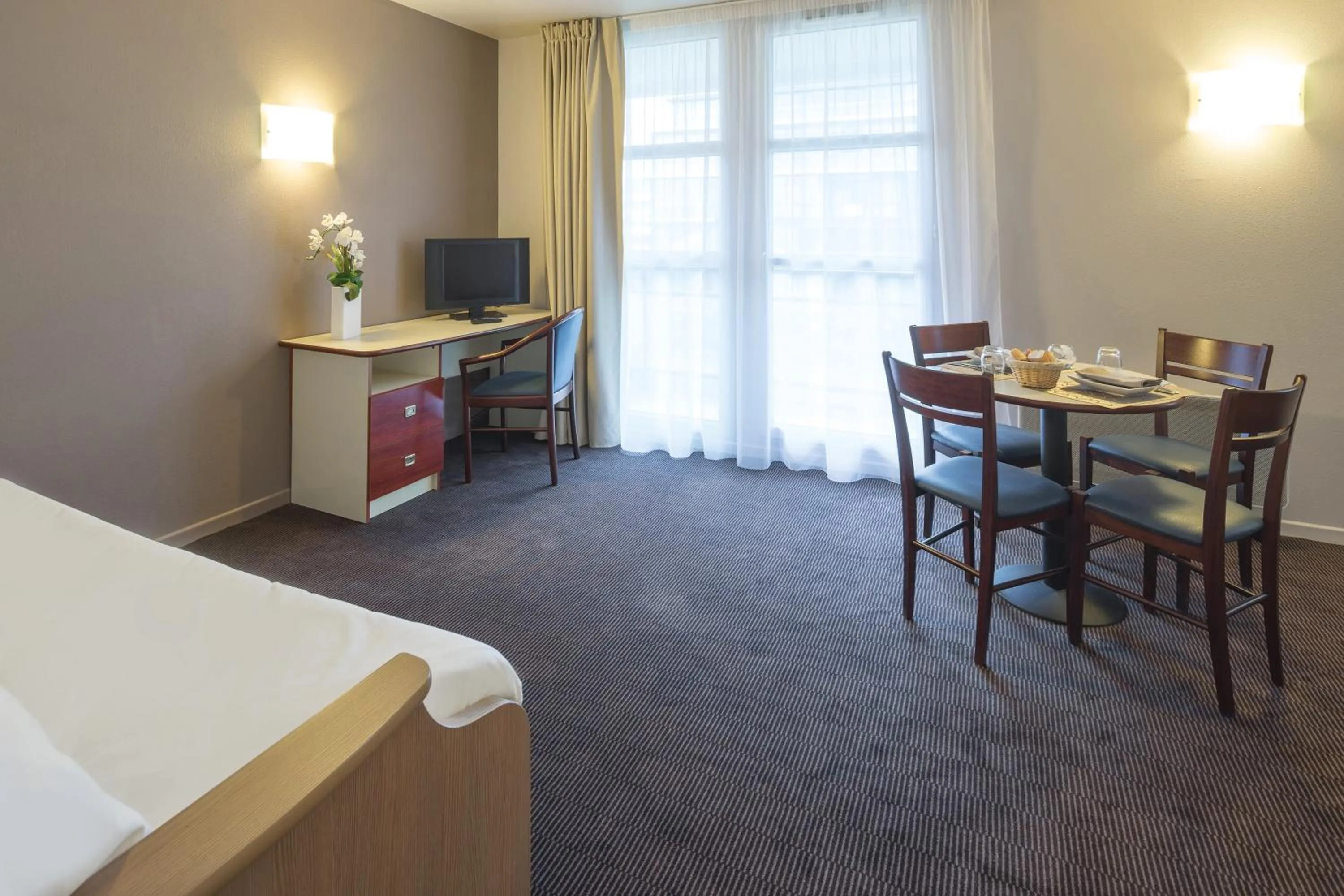 TV and multimedia, Bed in City Résidence Nancy