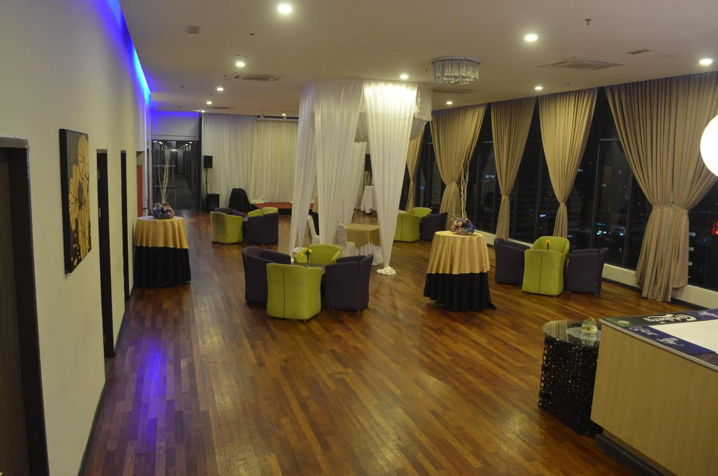 Banquet/Function facilities in Cozy Living Sky Apartment