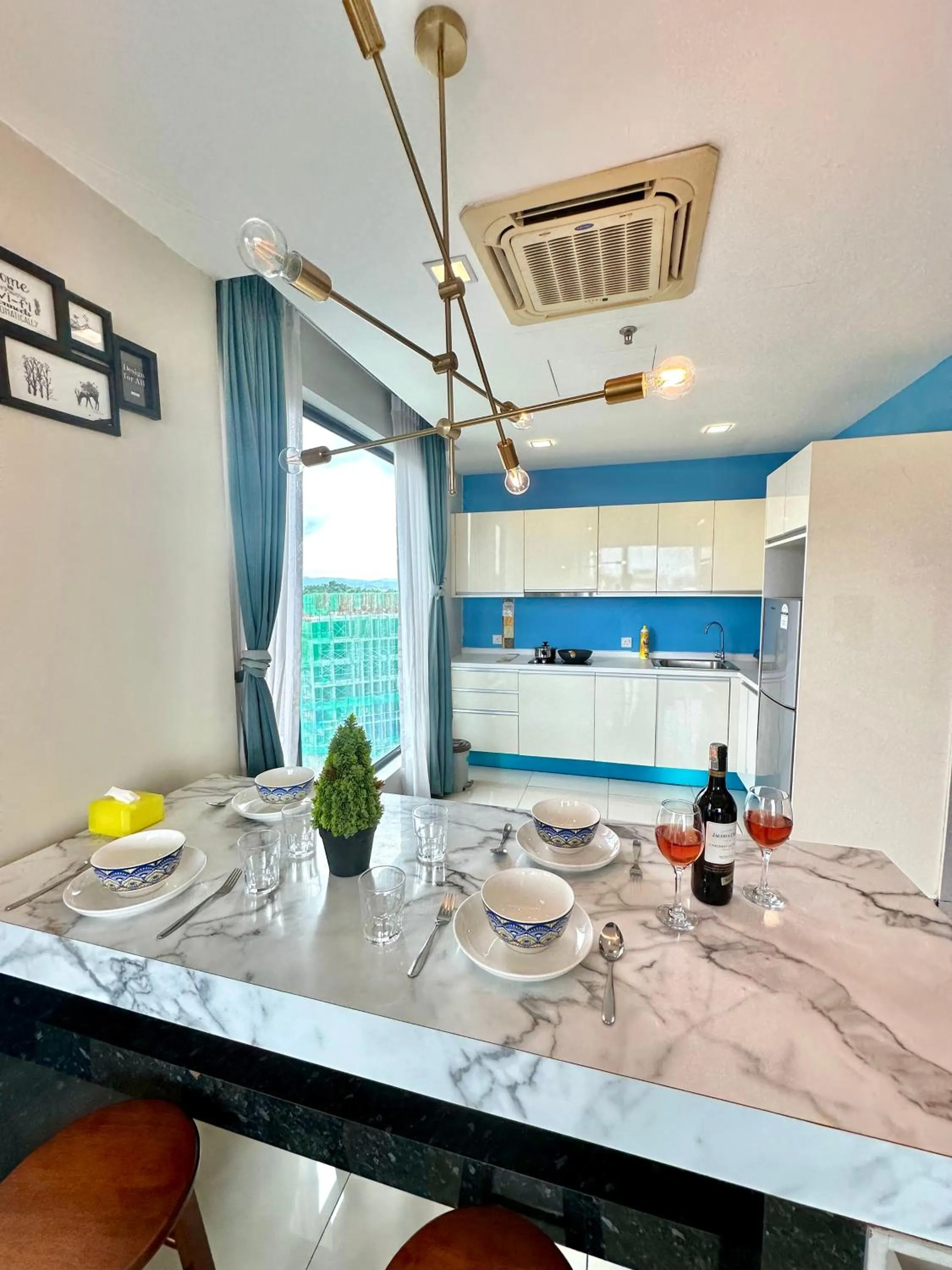 Kitchen or kitchenette in Cozy Living Sky Apartment